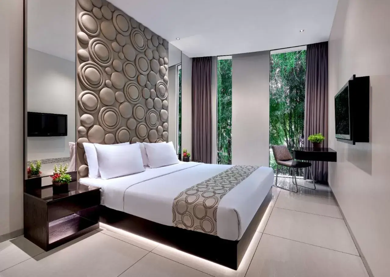 Bed in FM7 Resort Hotel - Jakarta Airport