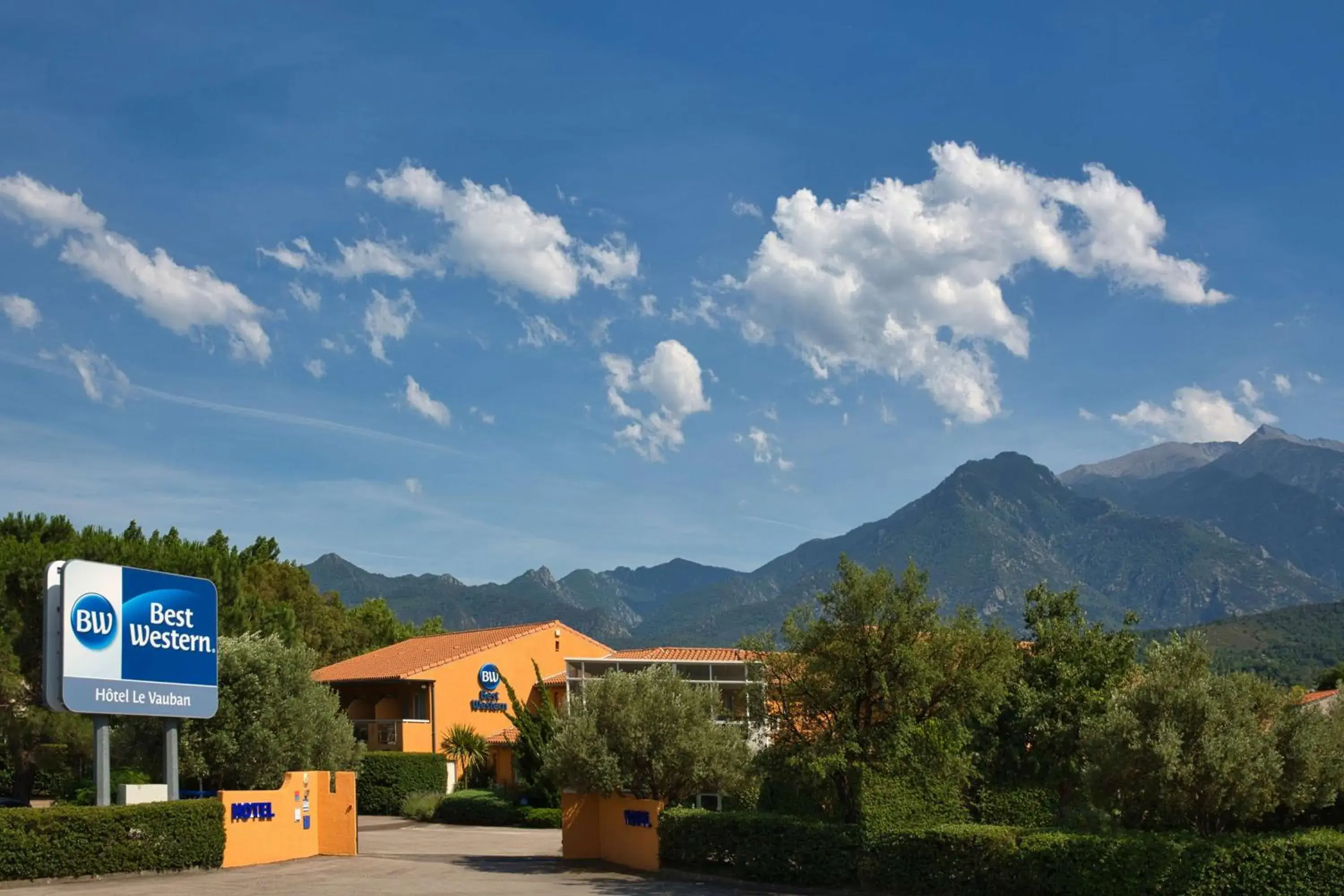 Property building in Best Western Le Vauban Property building in Best Western Le Vauban