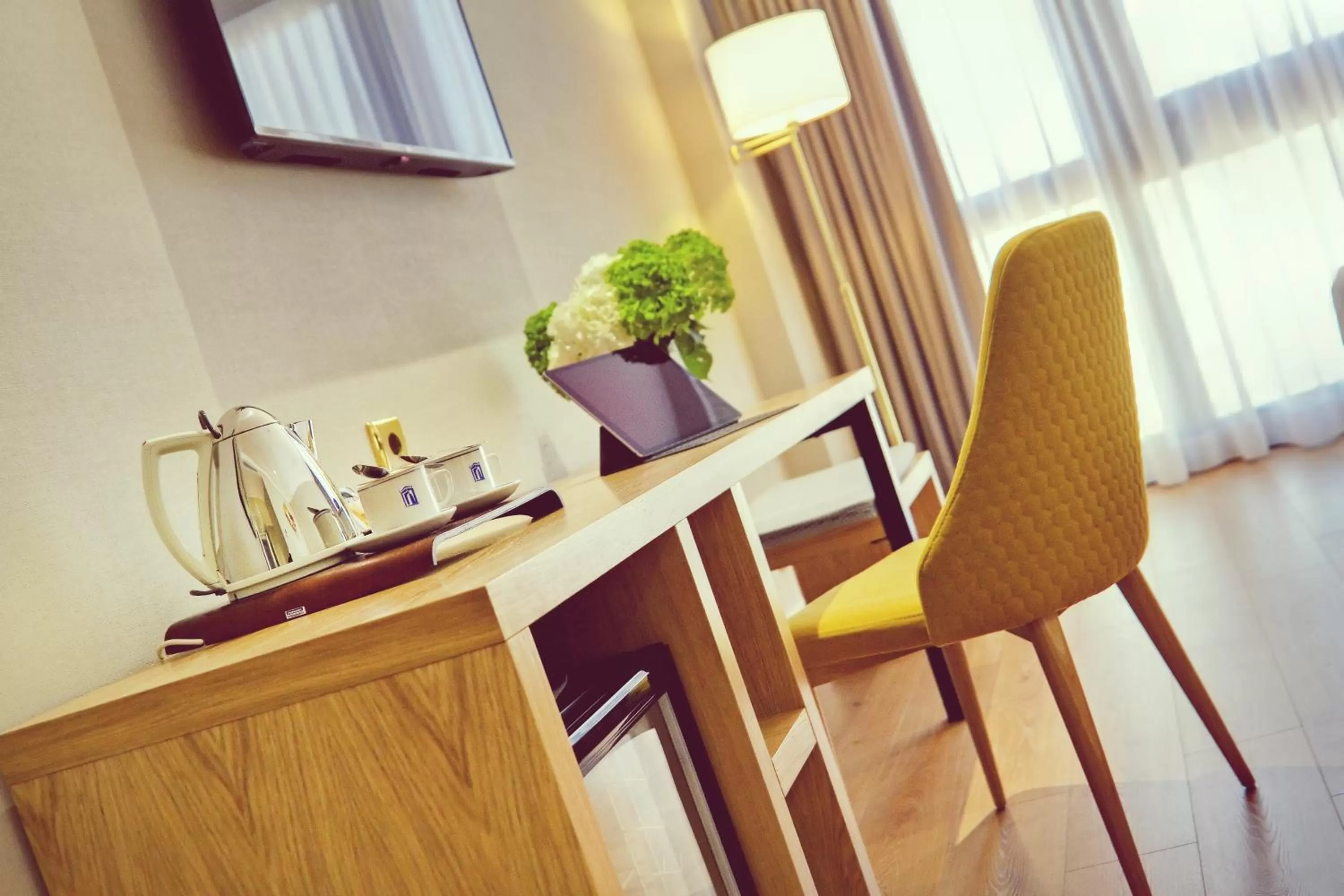 hair dresser in Oca Puerta del Camino Hotel