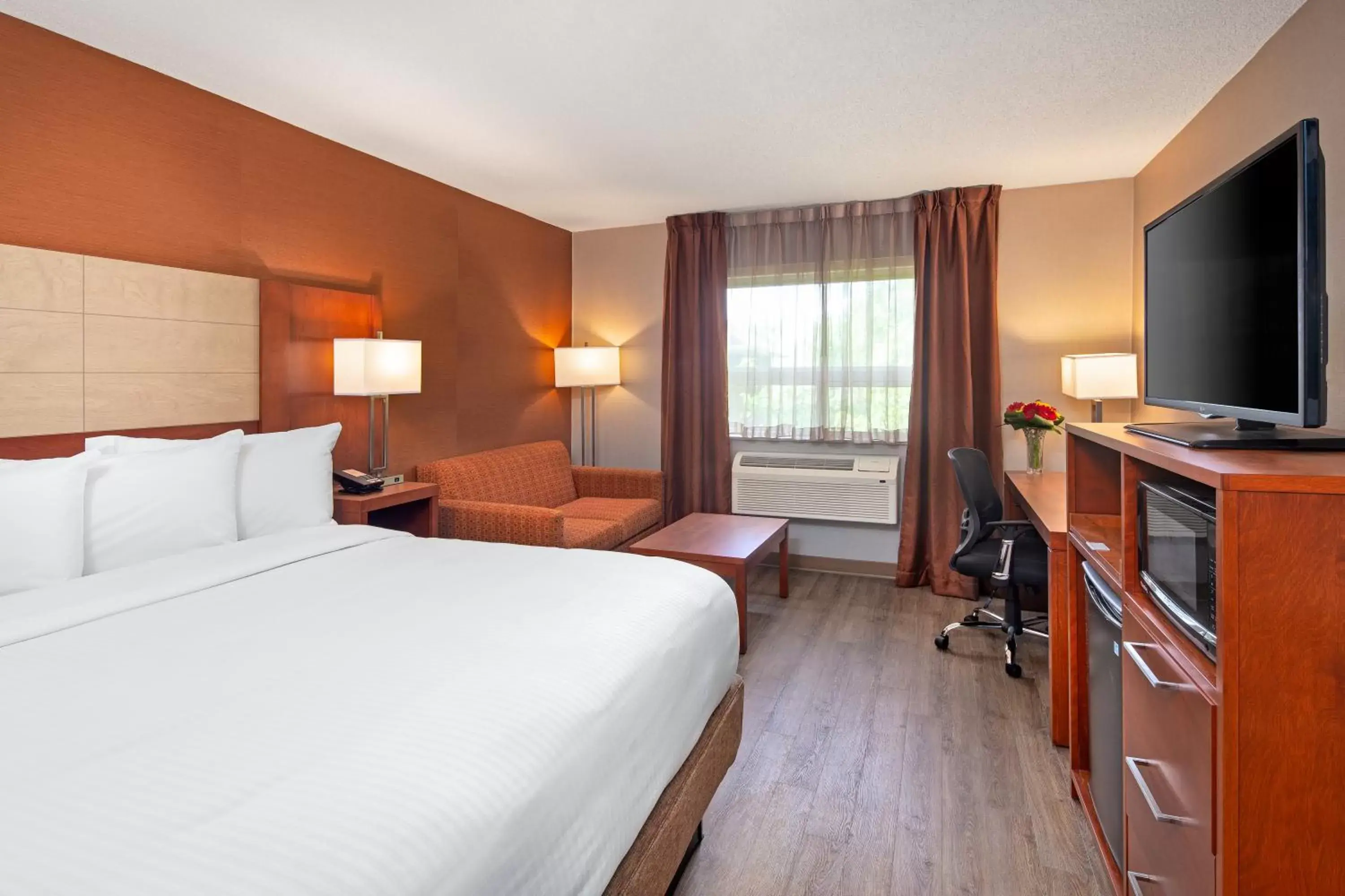 Bed in Canadas Best Value Inn Richmond Hill Toronto N