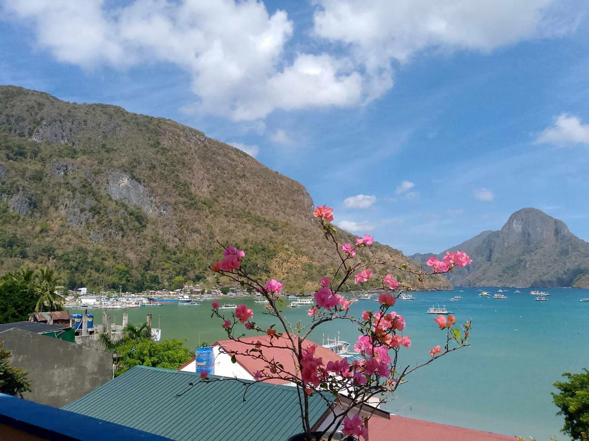 Sea view, Mountain View in Garnet Hotel