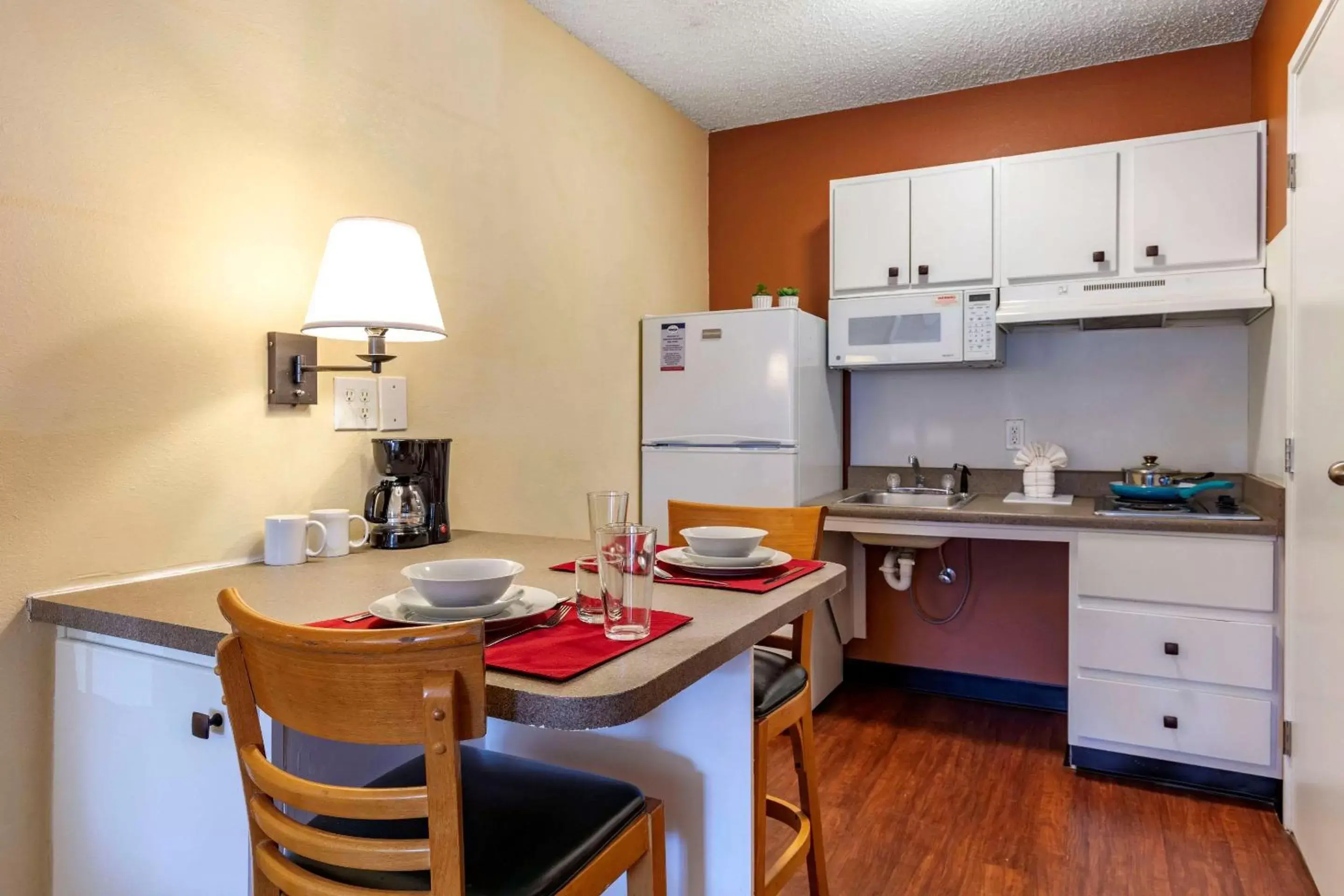 Photo of the whole room, Kitchen/Kitchenette in Suburban Studios