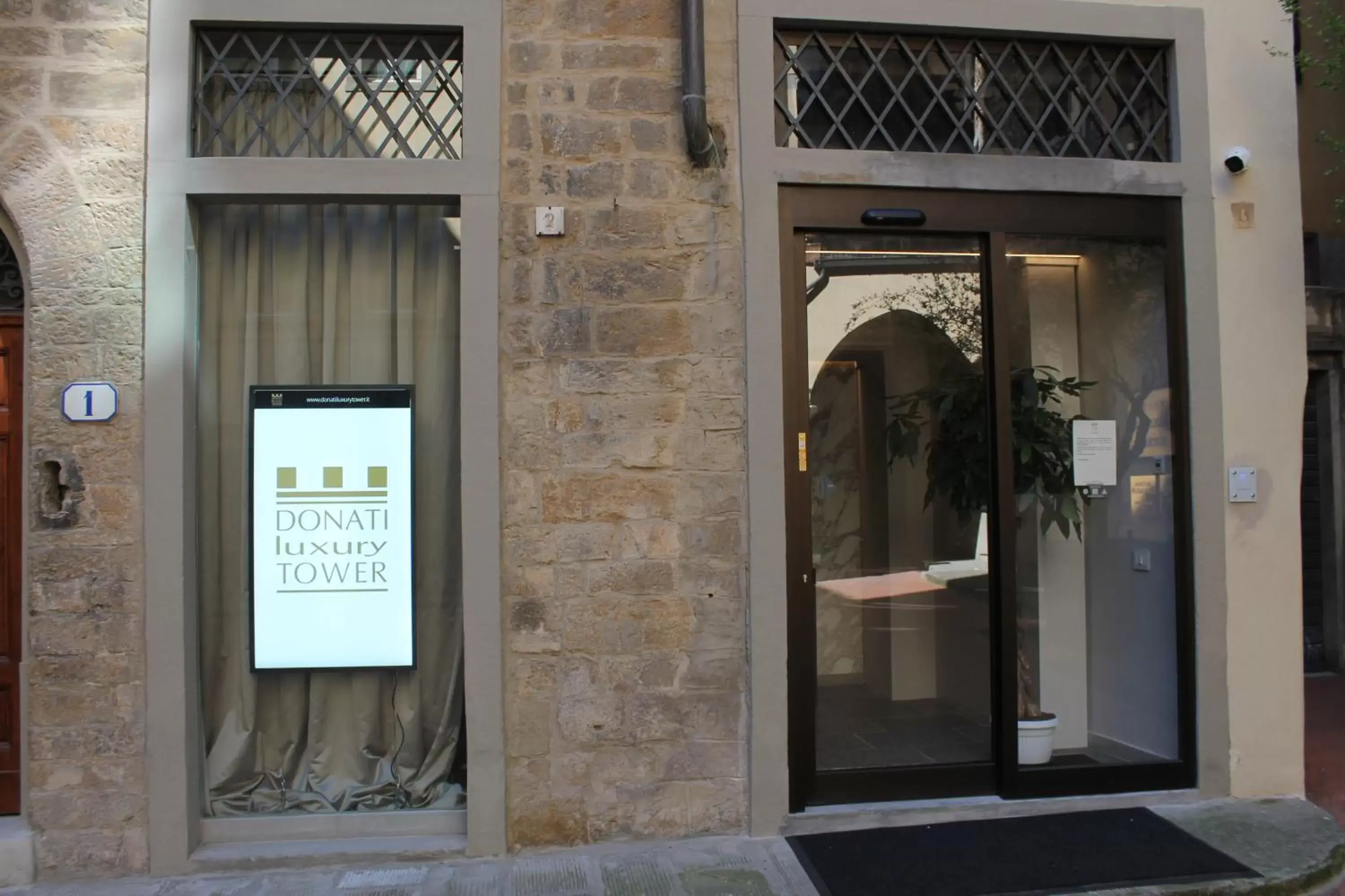 Facade/entrance in Donati Luxury Tower Suites