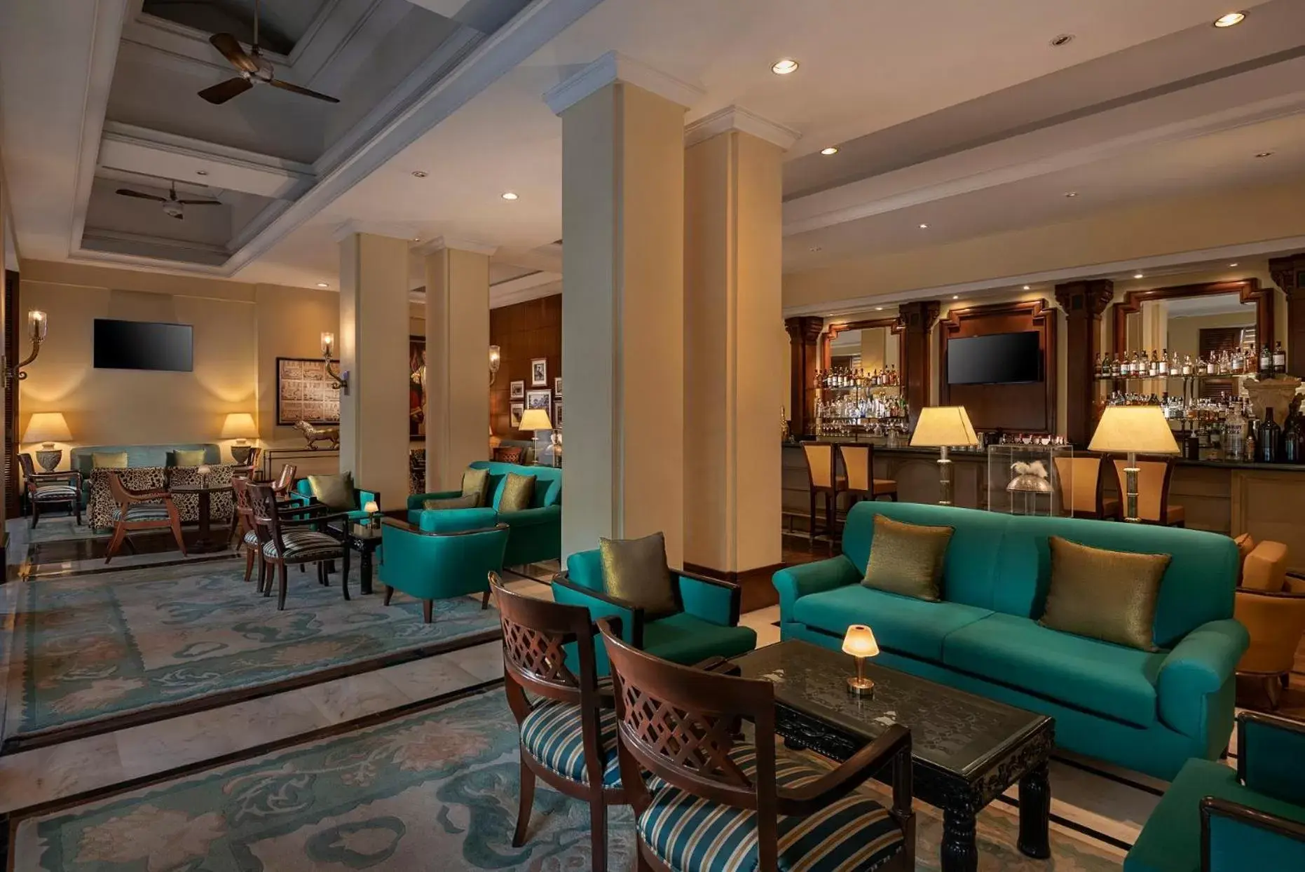 Restaurant/places to eat, Lounge/Bar in Radisson Blu Plaza Delhi Airport