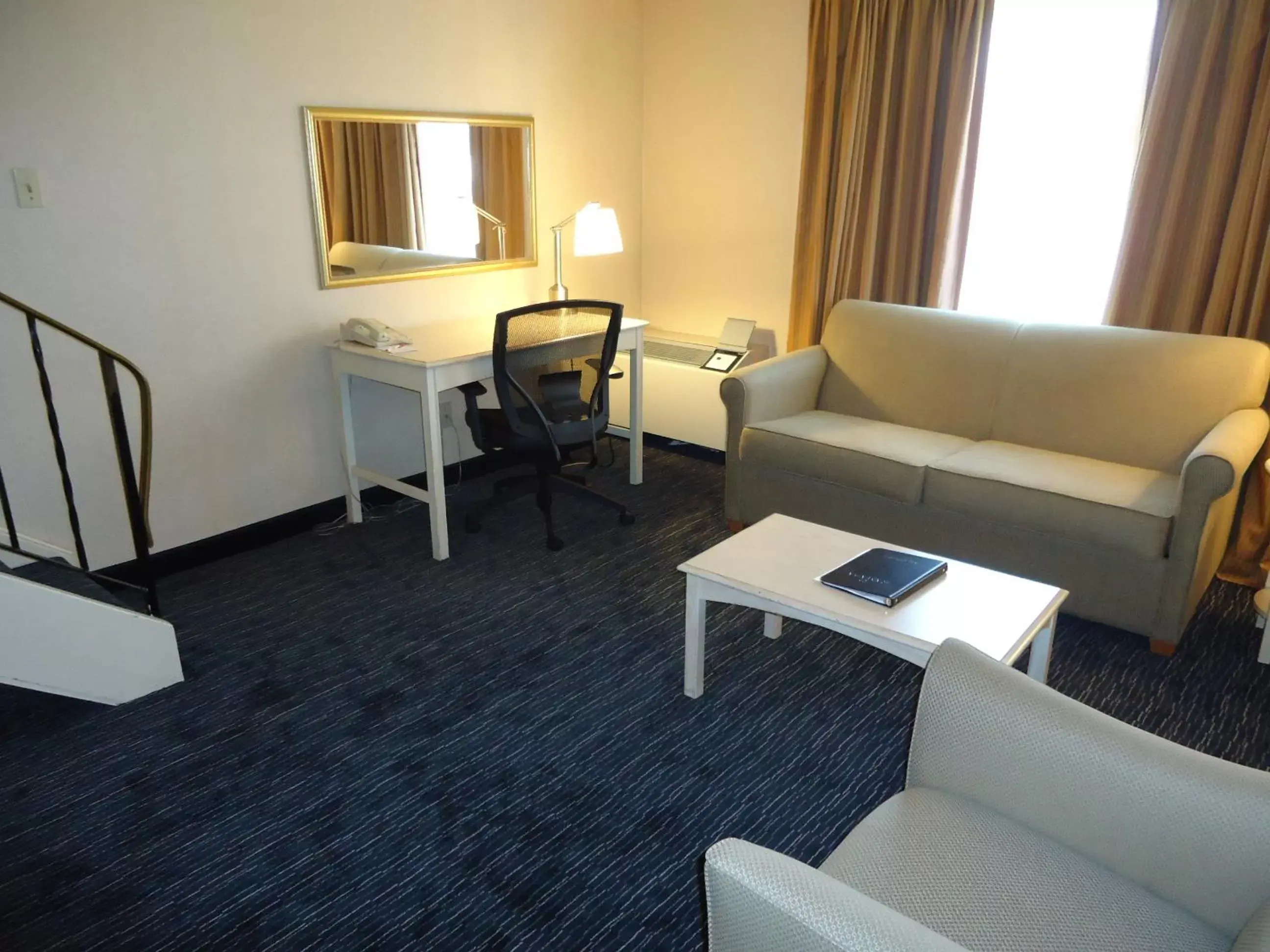 Living room, Seating Area in Ramada by Wyndham Trenton