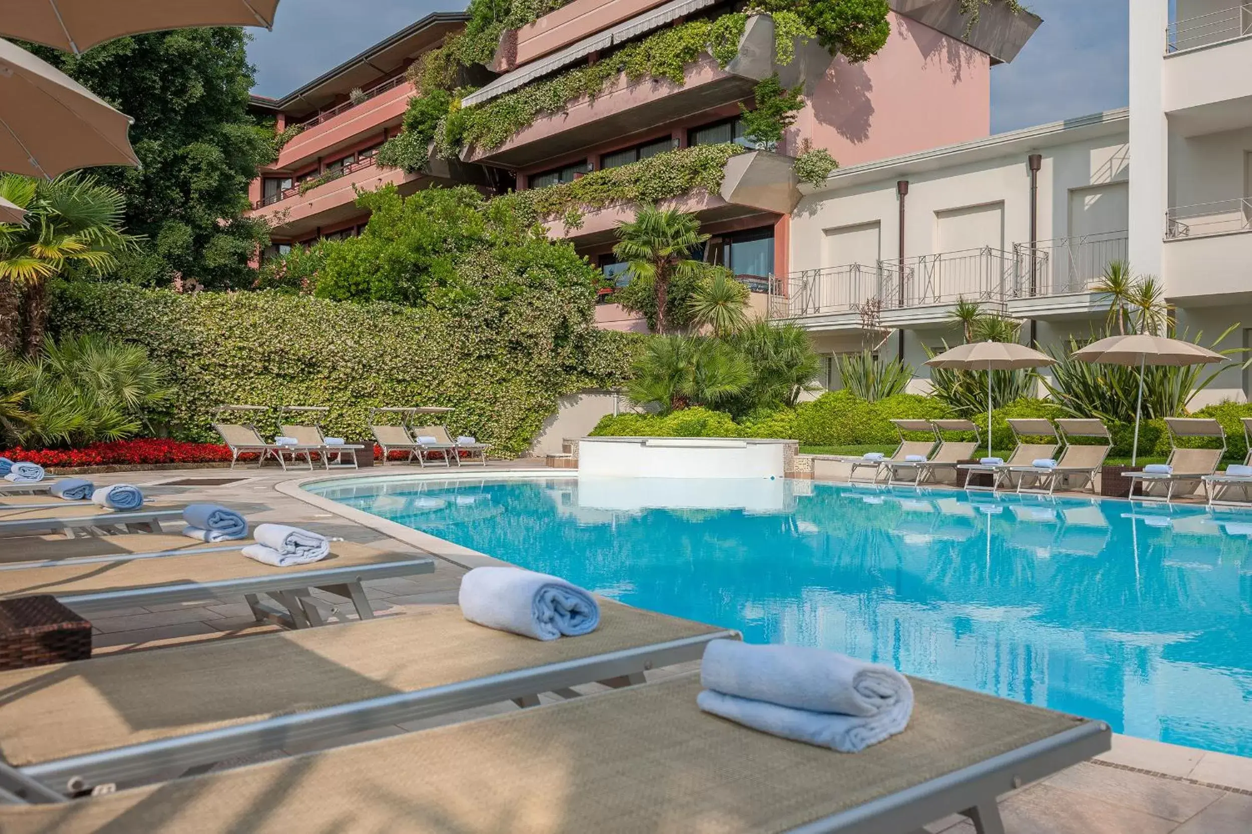 Garden, Swimming Pool in Hotel Nazionale