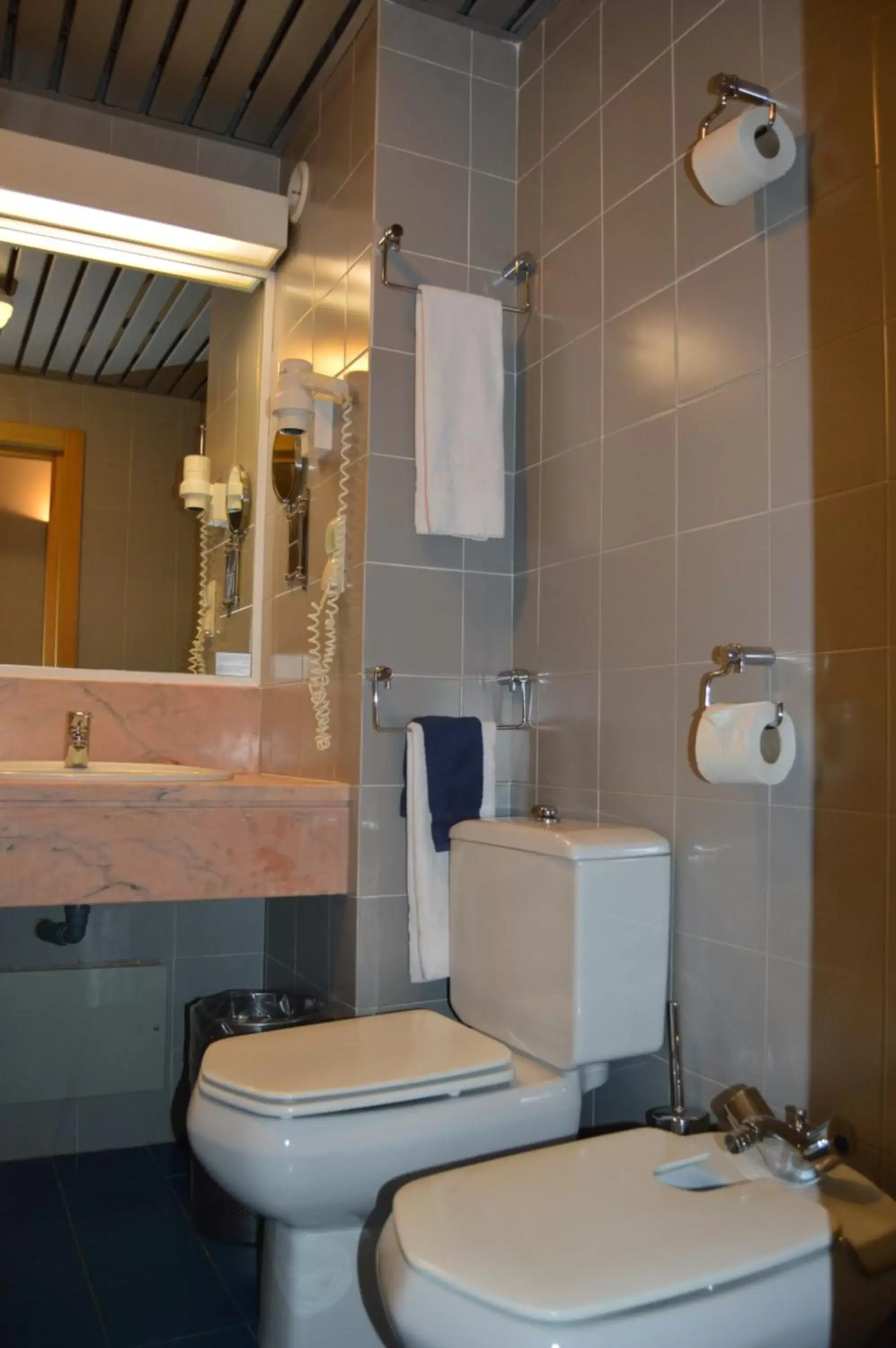 Toilet, Bathroom in Hotel 3K Barcelona