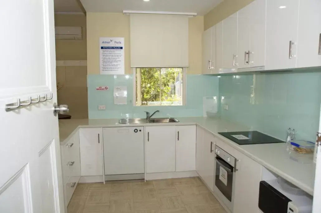 Four-Bedroom House in Amaroo Park Four-Bedroom House in Amaroo Park