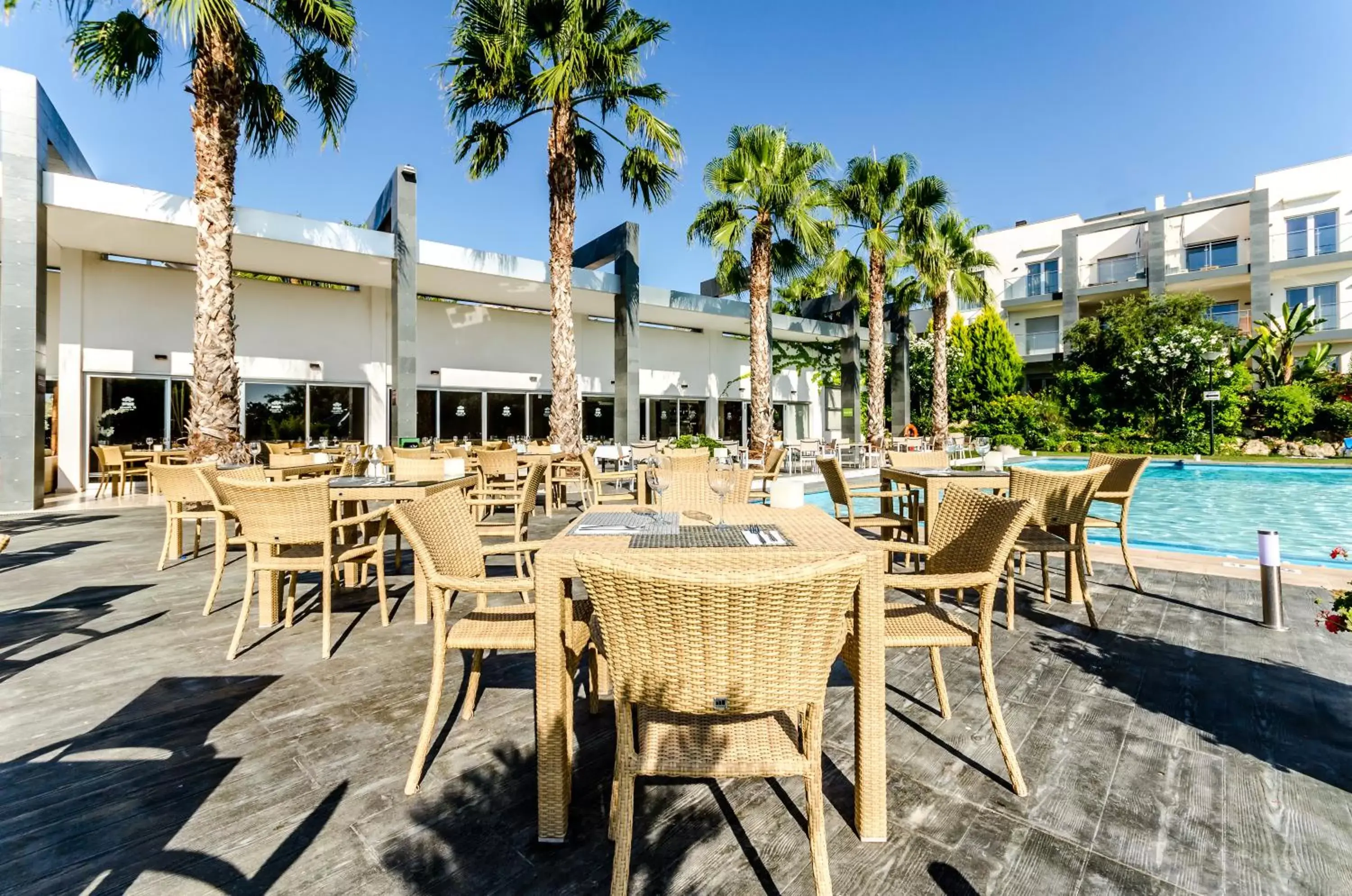 Swimming pool, Restaurant/Places to Eat in El Plantío Golf Resort