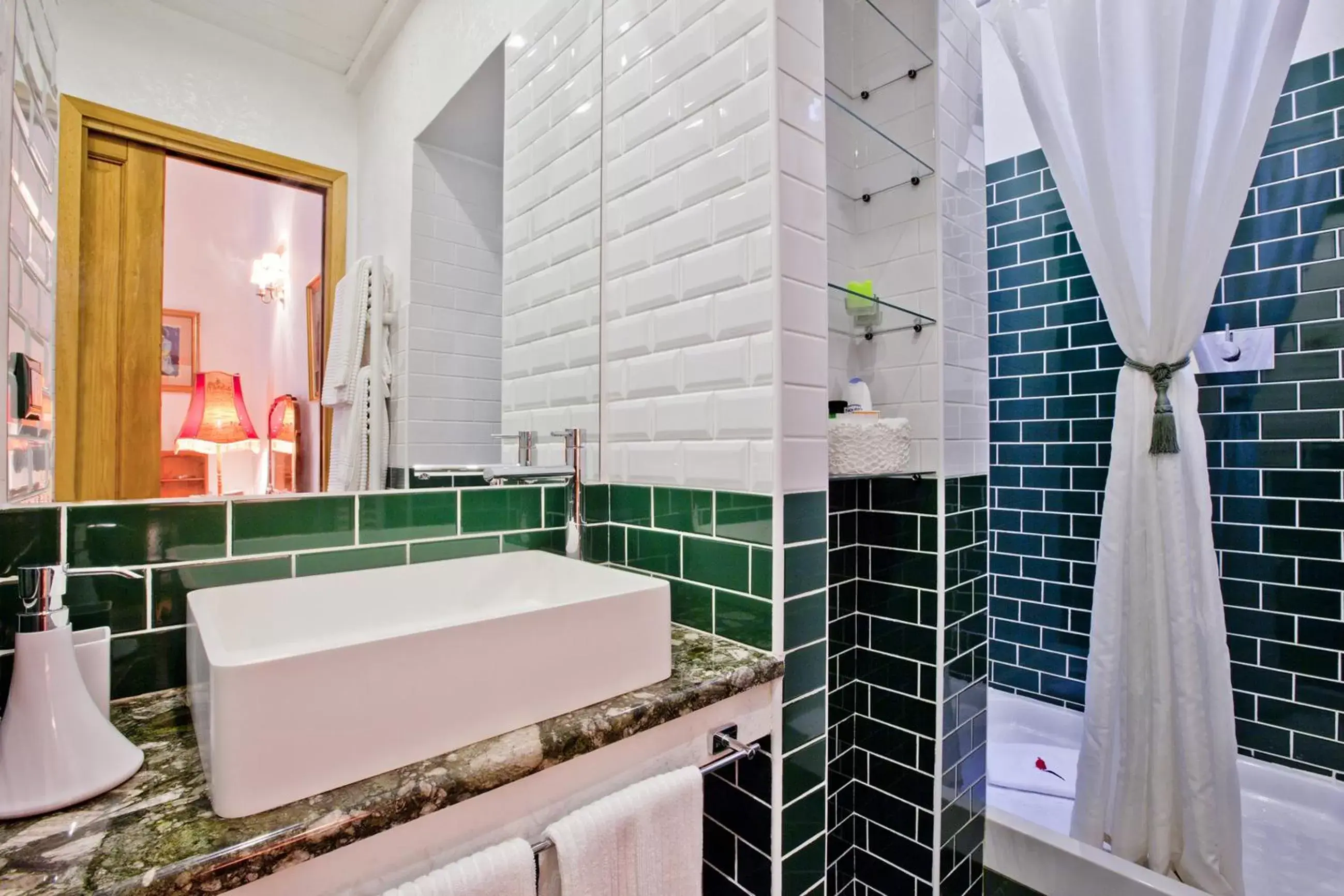 Shower, Bathroom in B&B Il Marchese Del Grillo
