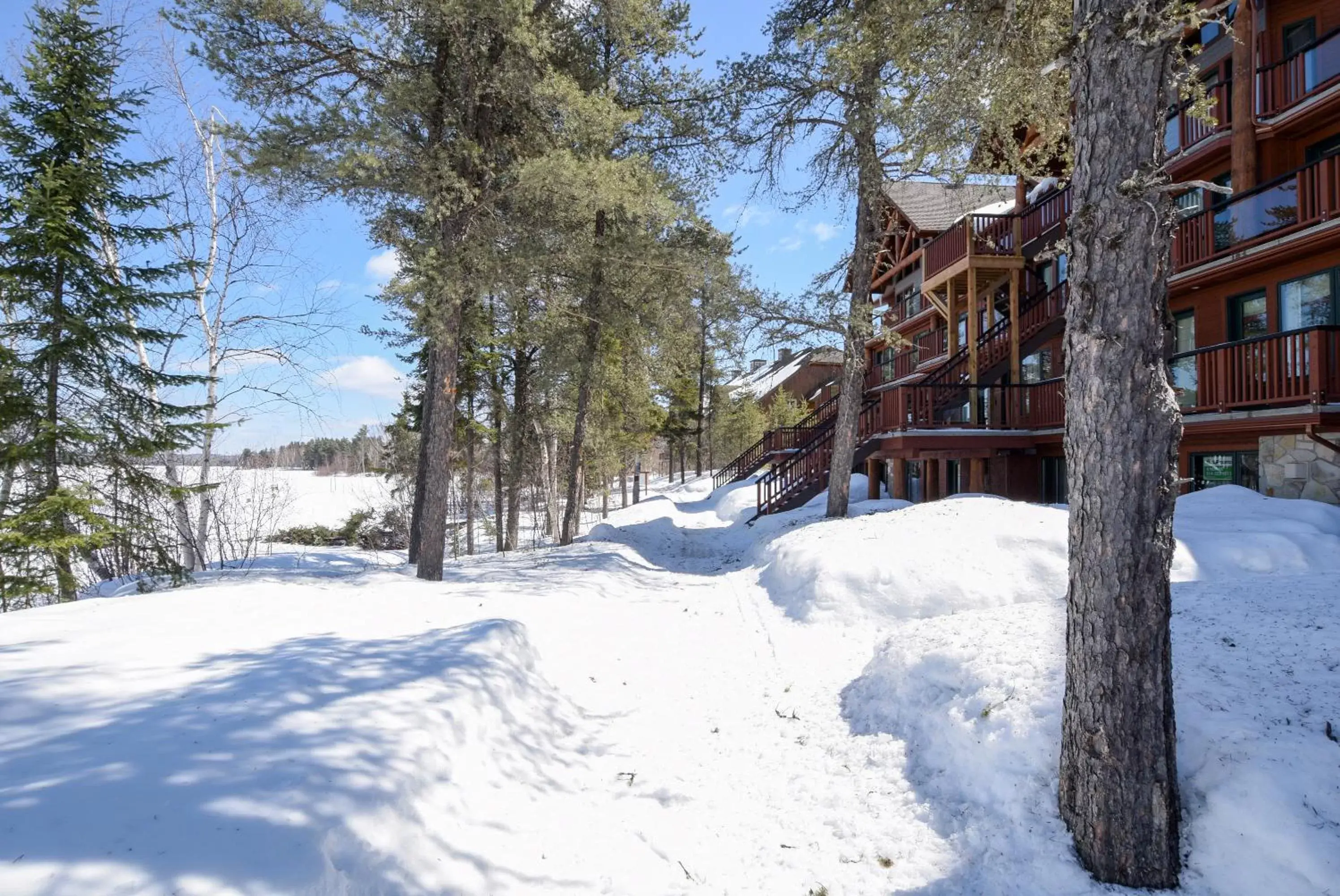 Winter in Les Condos Du Lac Taureau- Rooms & Condos