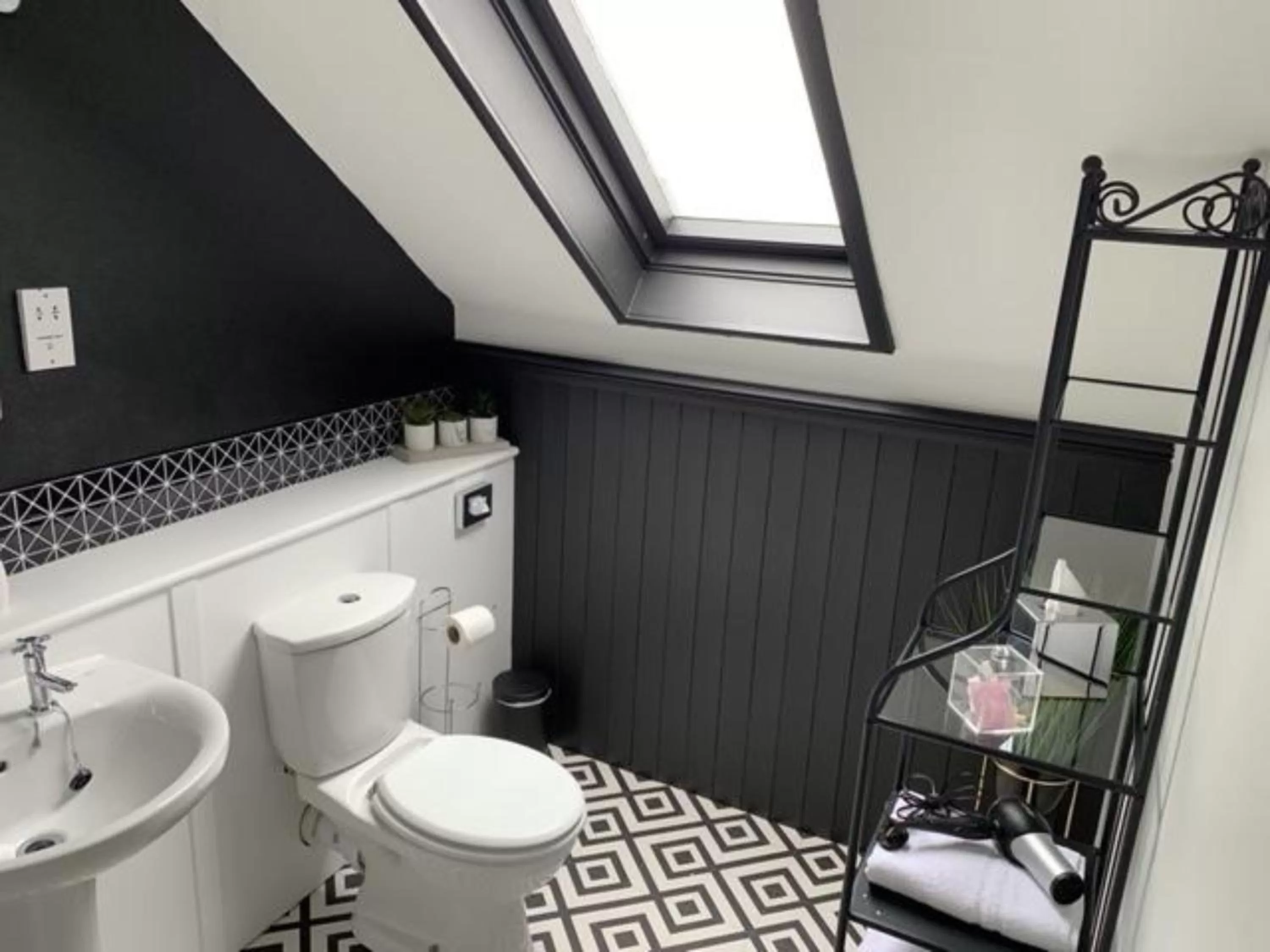 Bathroom in Kingsmere Guest House