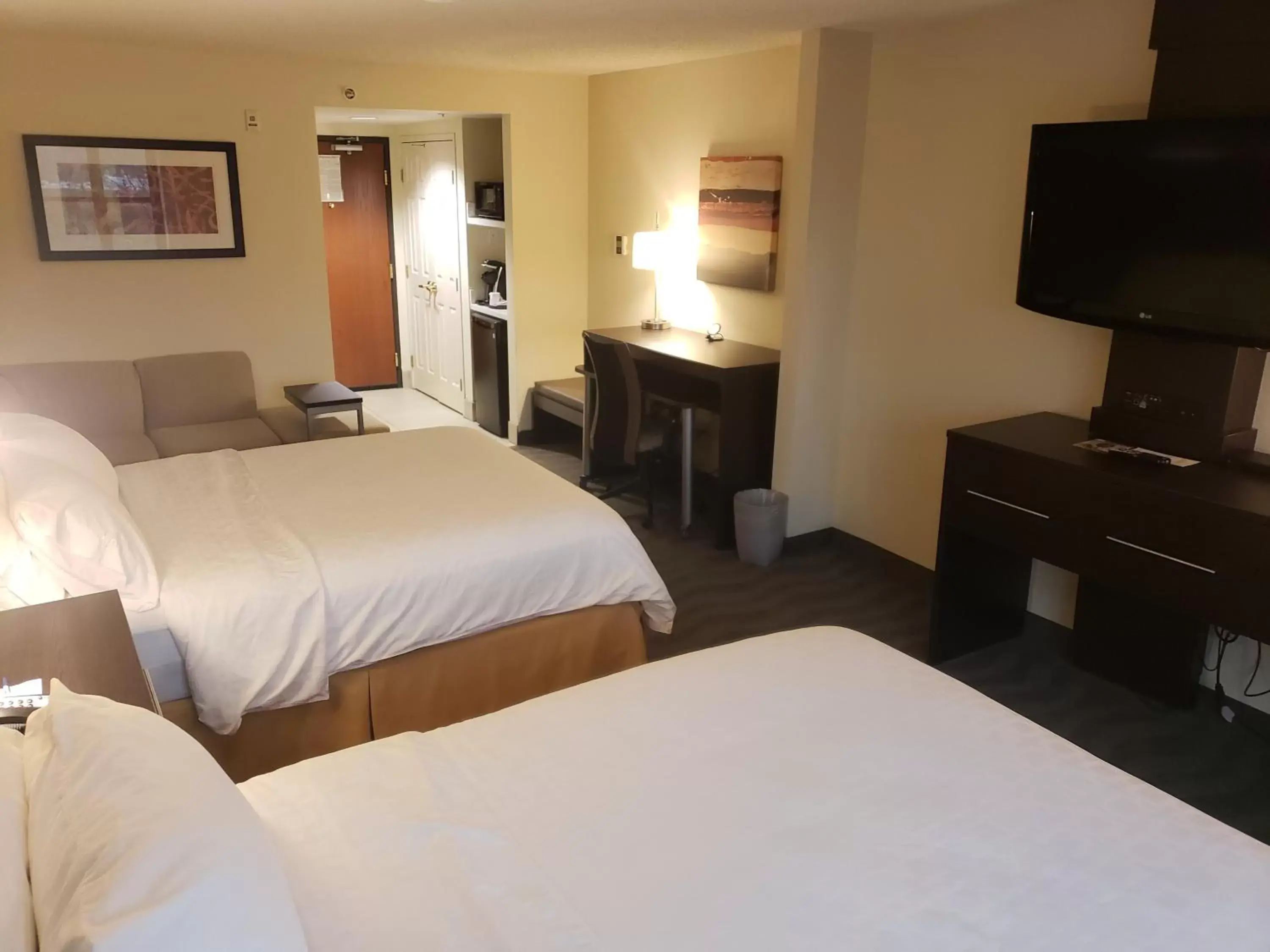 Photo of the whole room, Bed in Holiday Inn Express Portland West/Hillsboro, an IHG Hotel