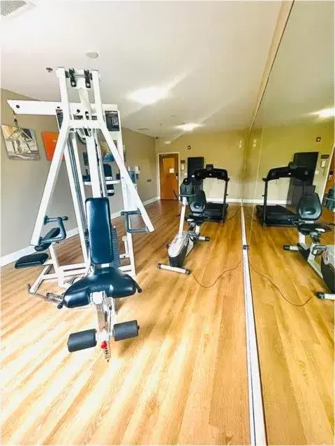 Property building, Fitness Center/Facilities in Comfort Inn Hebron-Lowell Area