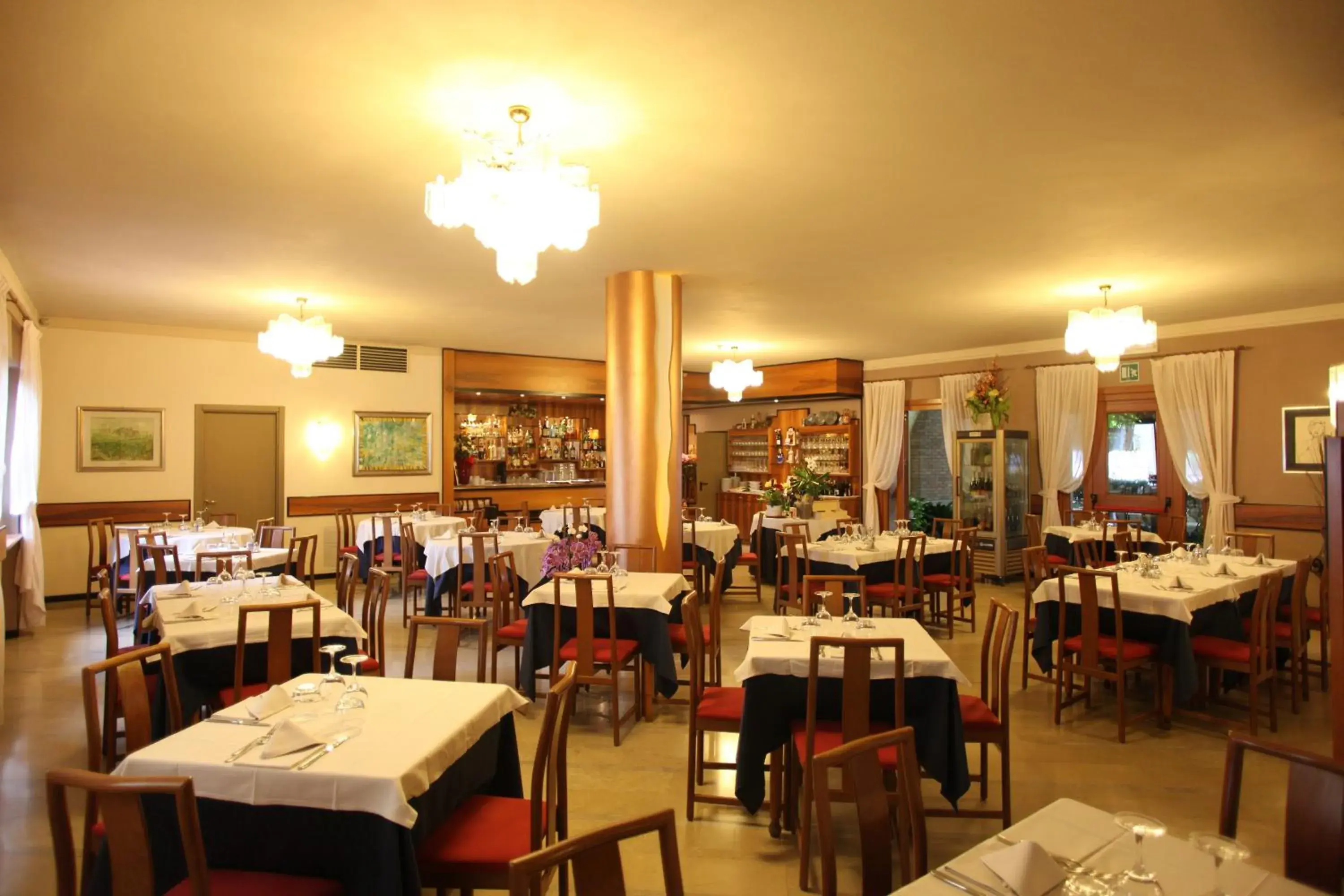 Restaurant/Places to Eat in Albergo Ristorante Papa