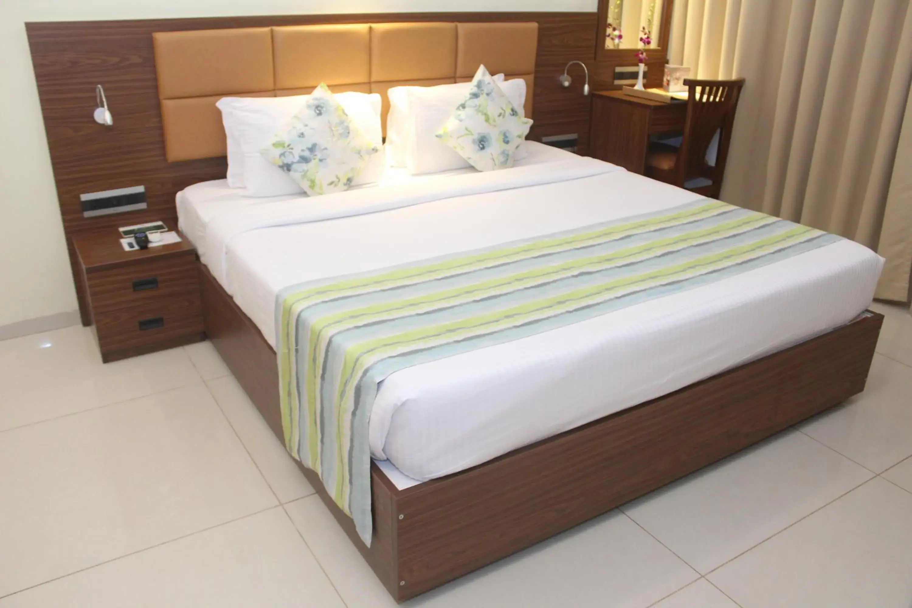 Bed in Quality Inn Ocean Palms Goa