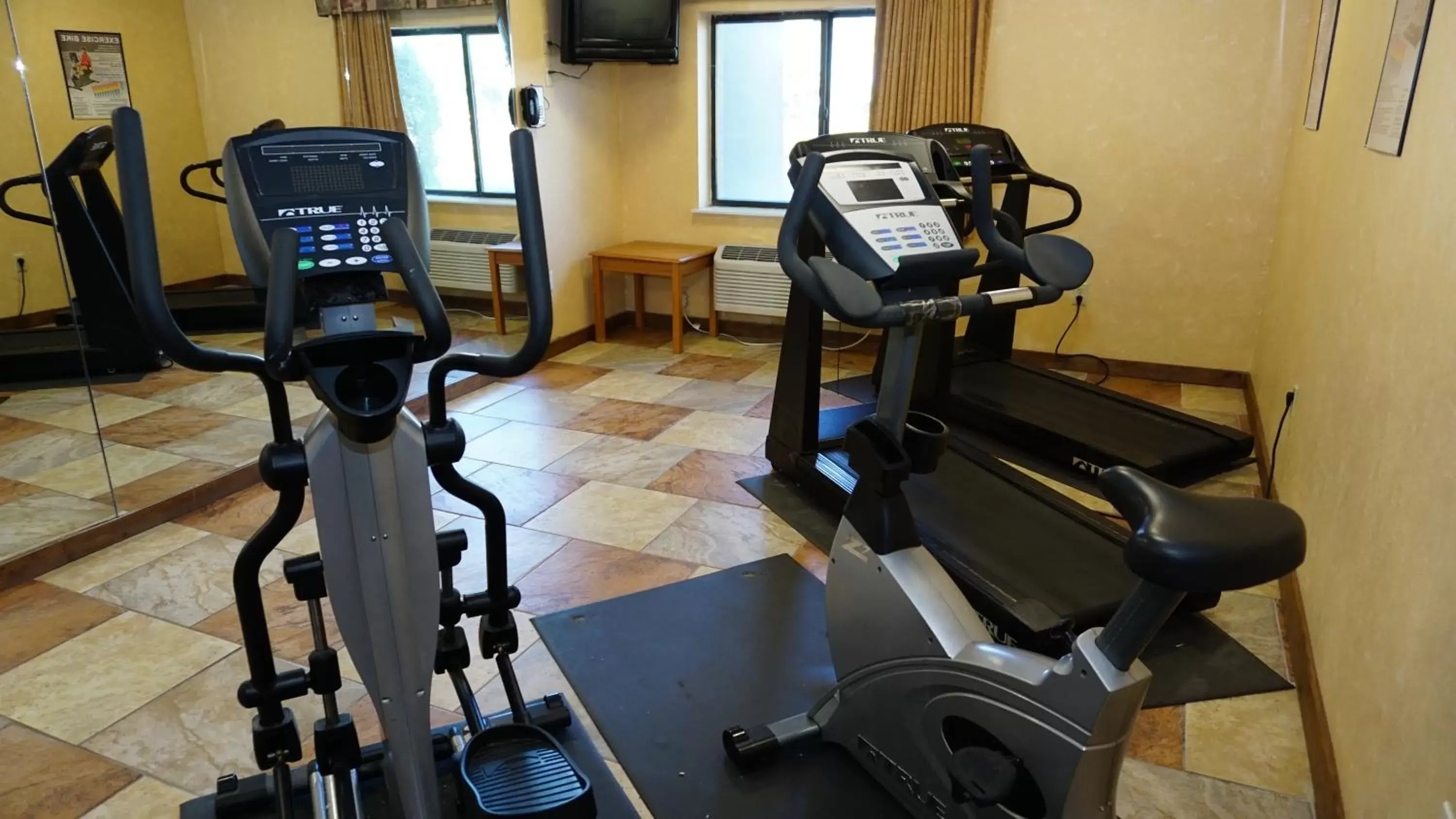 Fitness centre/facilities, Fitness Center/Facilities in Baymont by Wyndham Arlington At Six Flags Dr