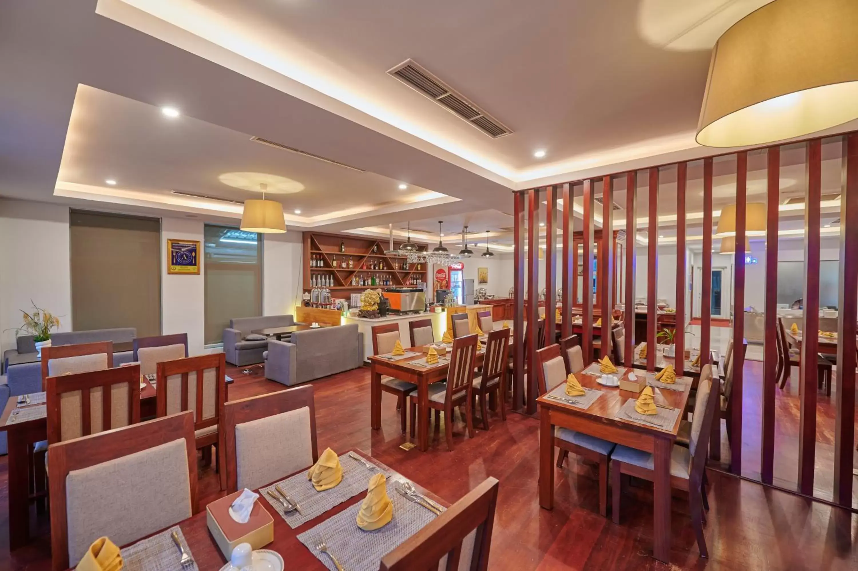Restaurant/Places to Eat in Lbn Asian Hotel