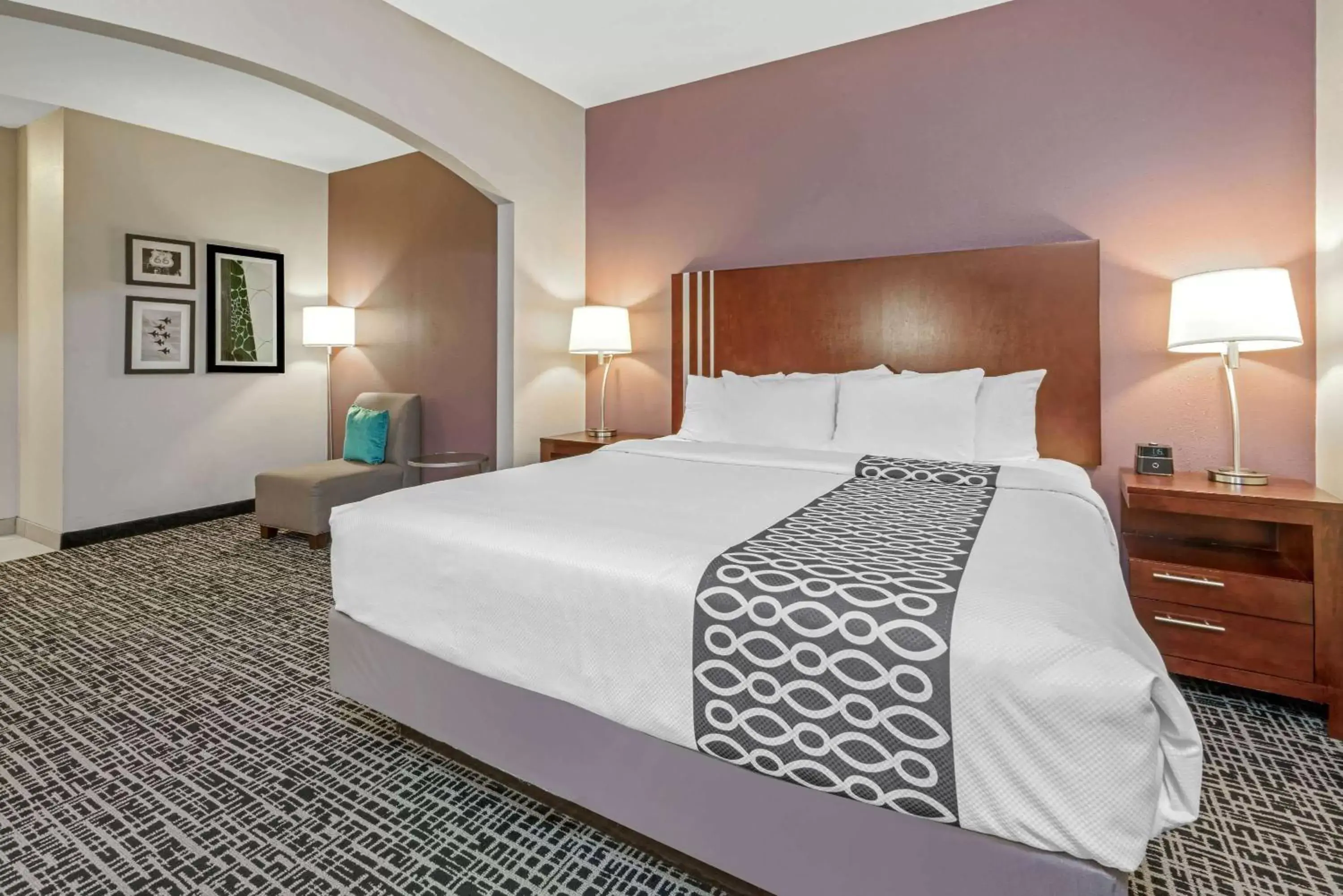 Photo of the whole room, Bed in La Quinta by Wyndham Oklahoma City -Yukon