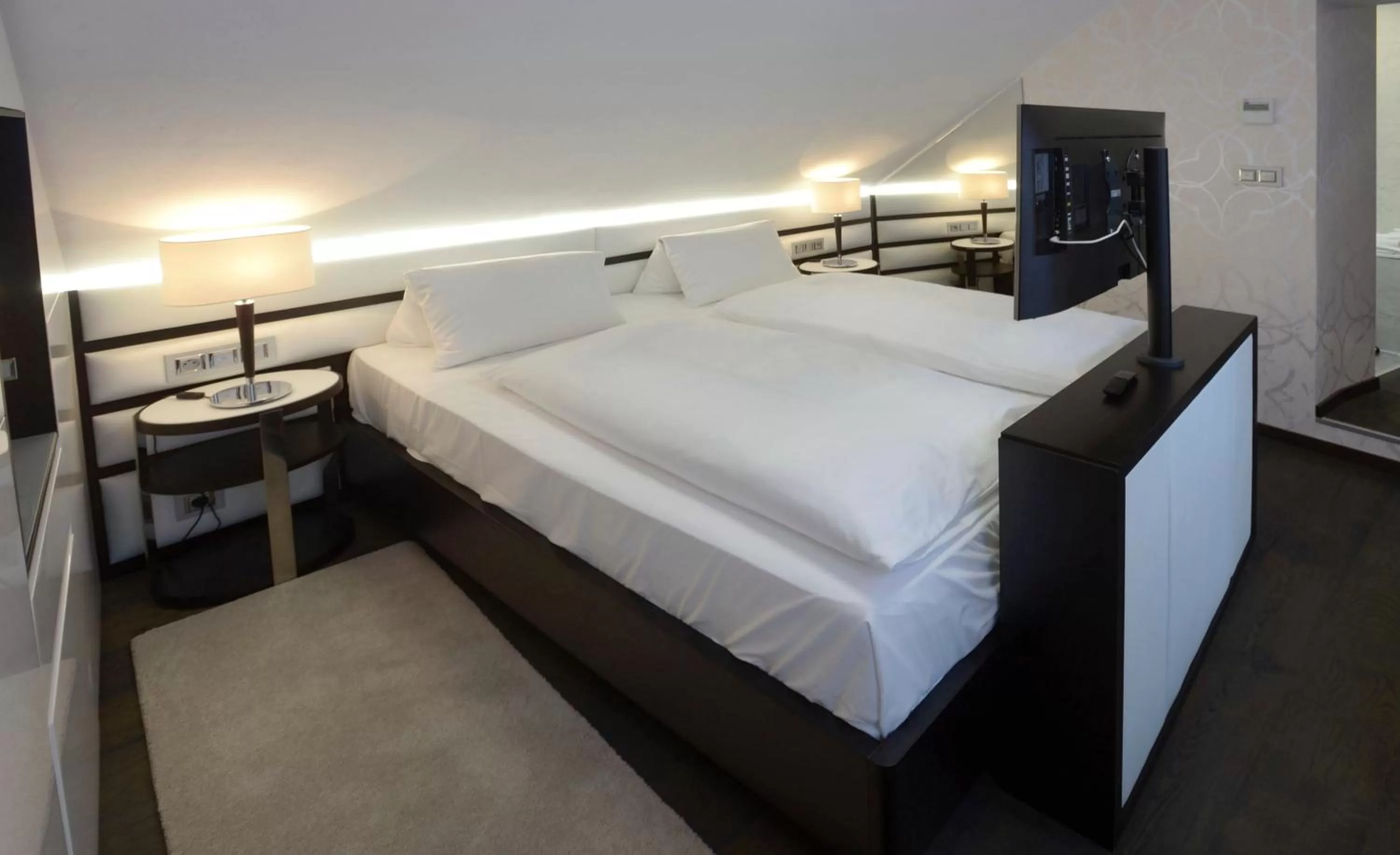 Bedroom, Bed in Hotel Grand