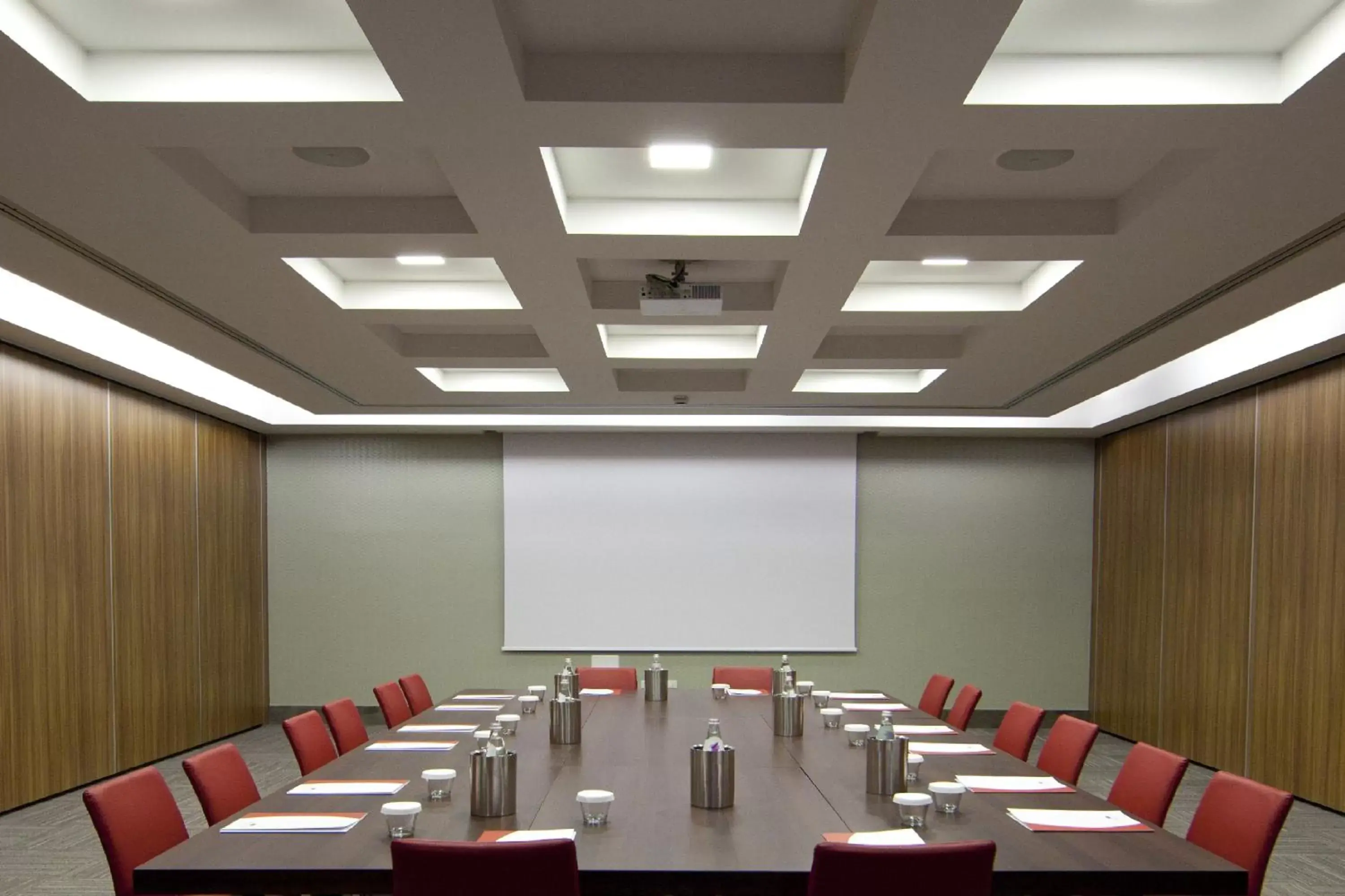 Meeting/conference room in Crowne Plaza Verona Fiera, an IHG Hotel