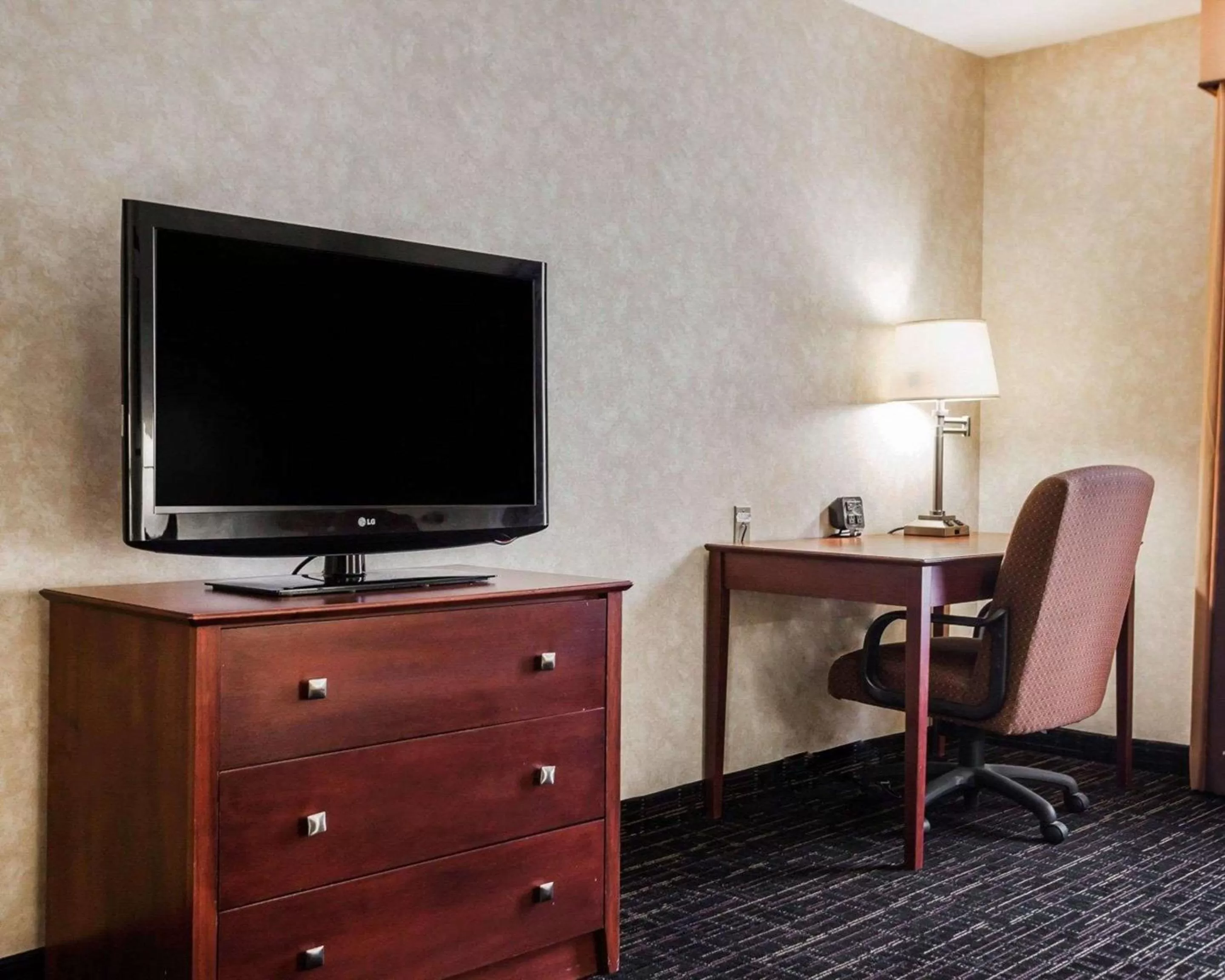 Photo of the whole room in Comfort Suites Independence - Kansas City