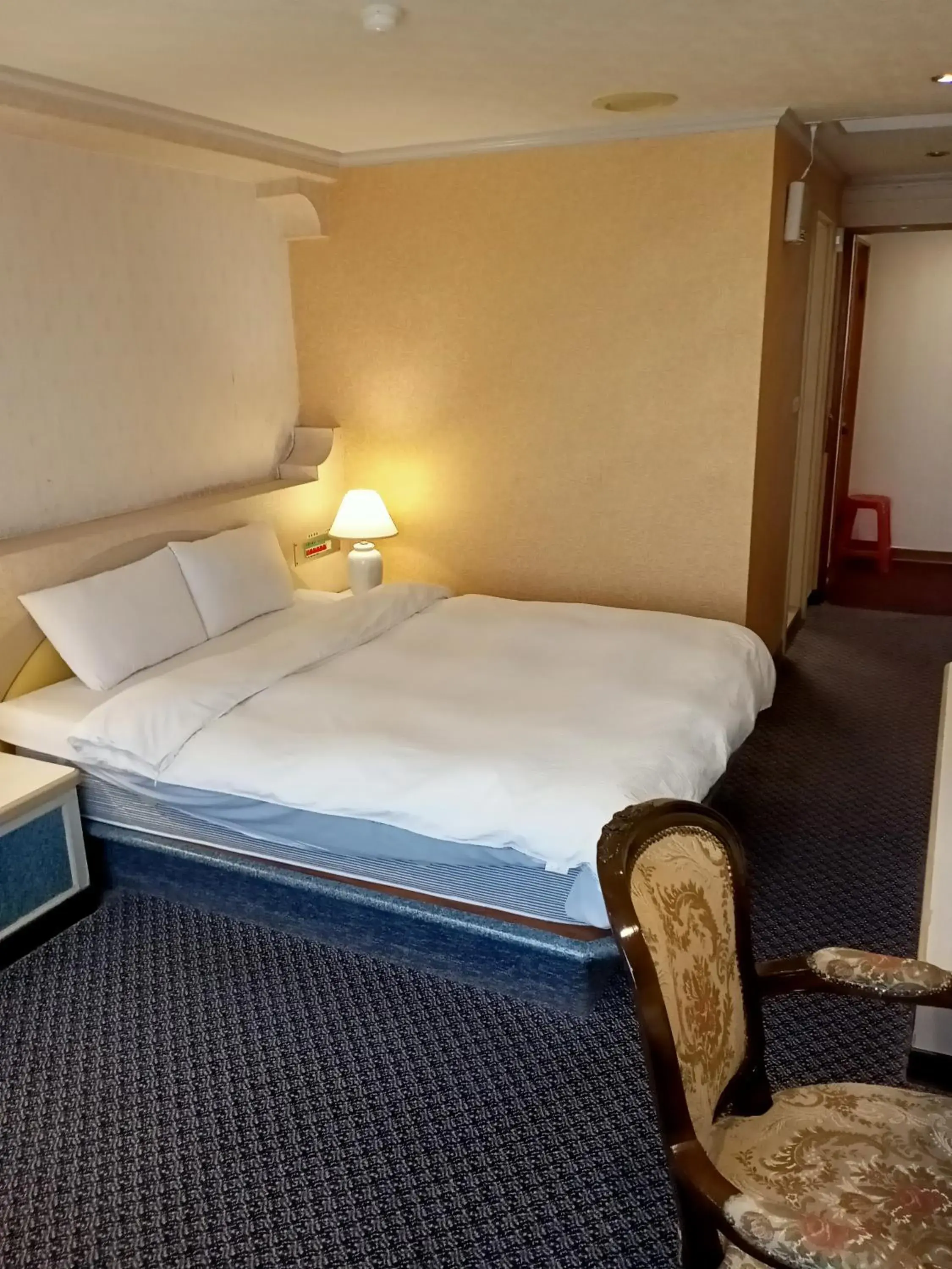 Bedroom, Bed in Chungli Business Hotel