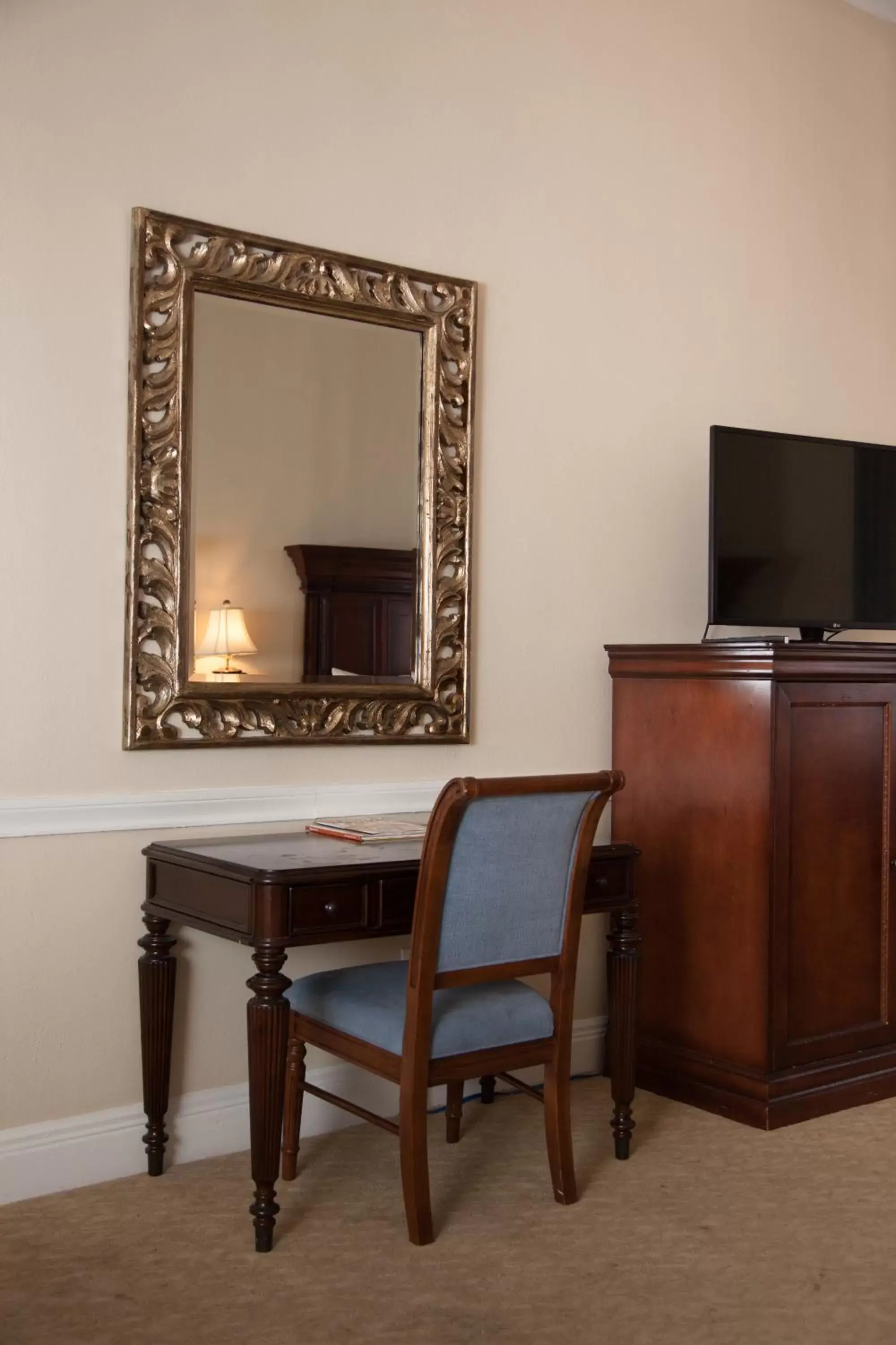 TV and multimedia, TV/Entertainment Center in Hotel St. Pierre French Quarter
