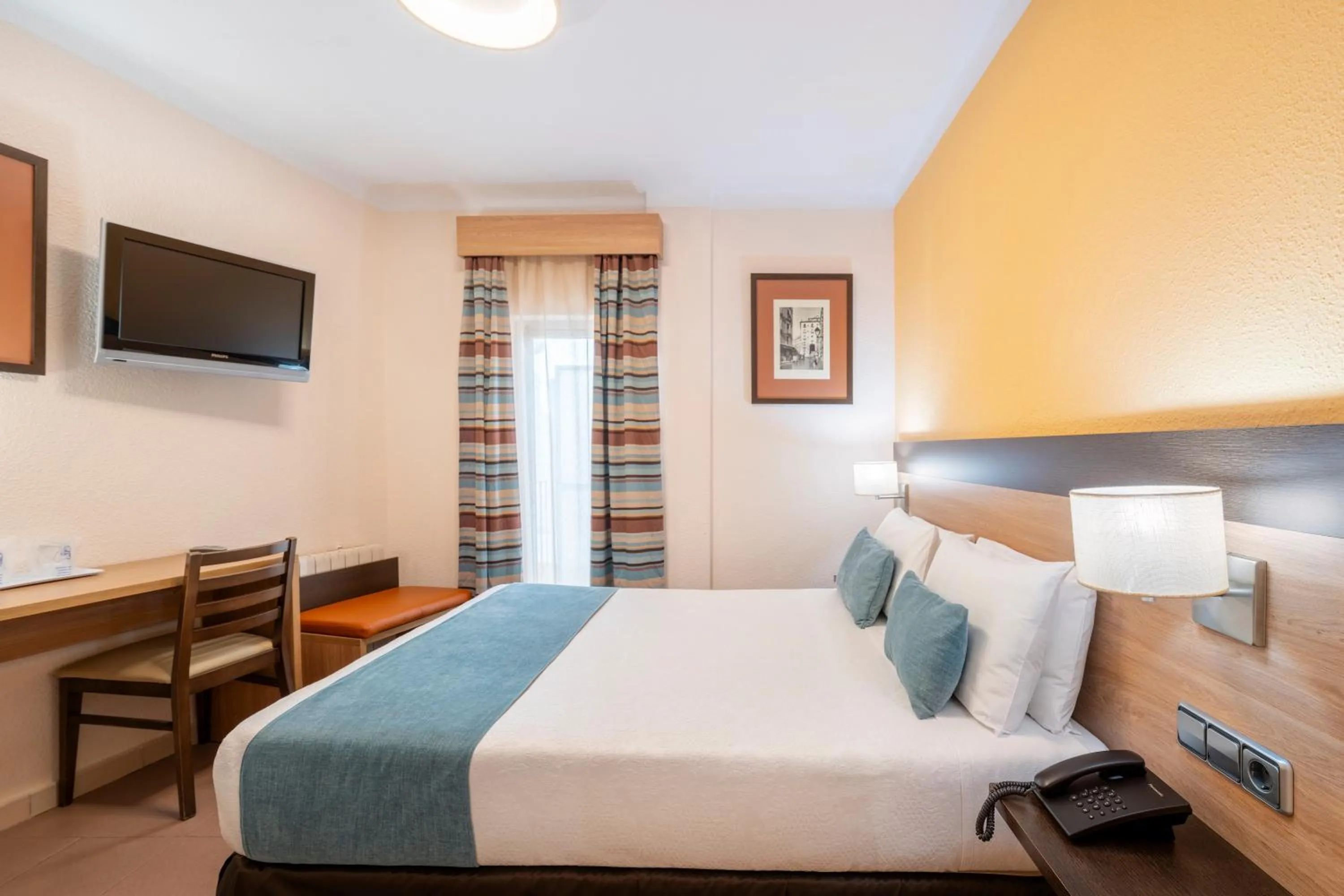 Bedroom, Bed in Hostal Ballesta