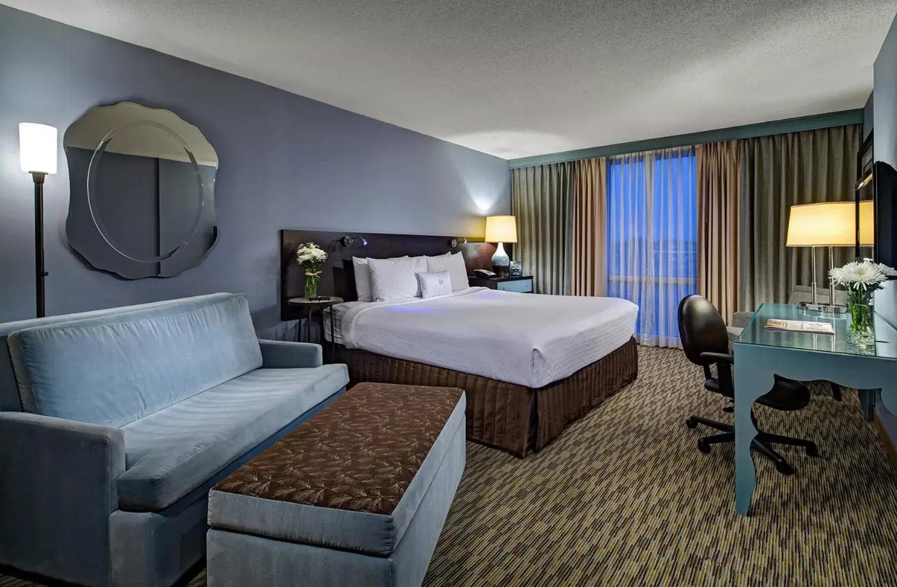 Photo of the whole room in Crowne Plaza Hotel Glen Ellyn/Lombard, an IHG Hotel