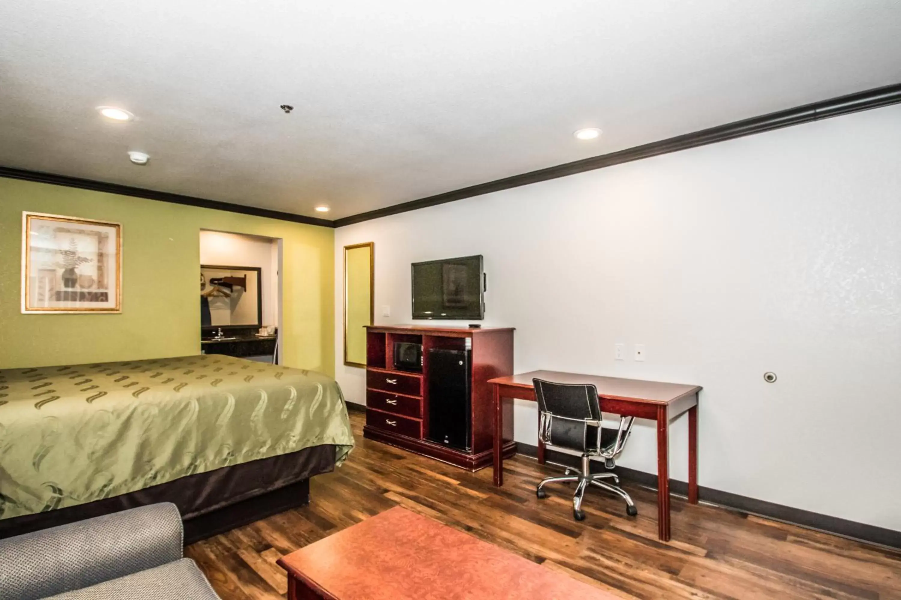 Bedroom in Americas Best Value Inn - Fort Worth