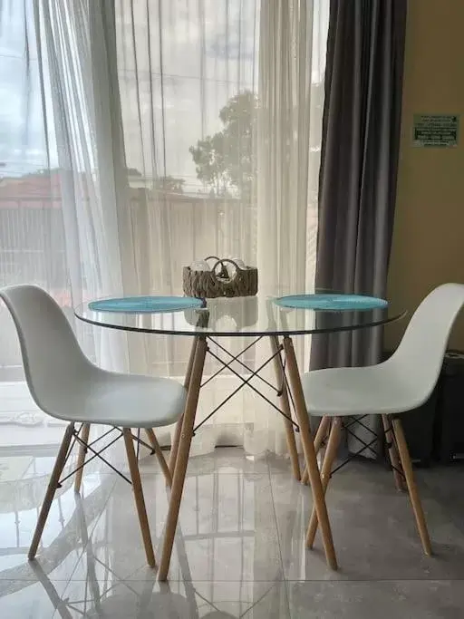 Dining Area in Airport SJO Residence - Edward & Familia Inn