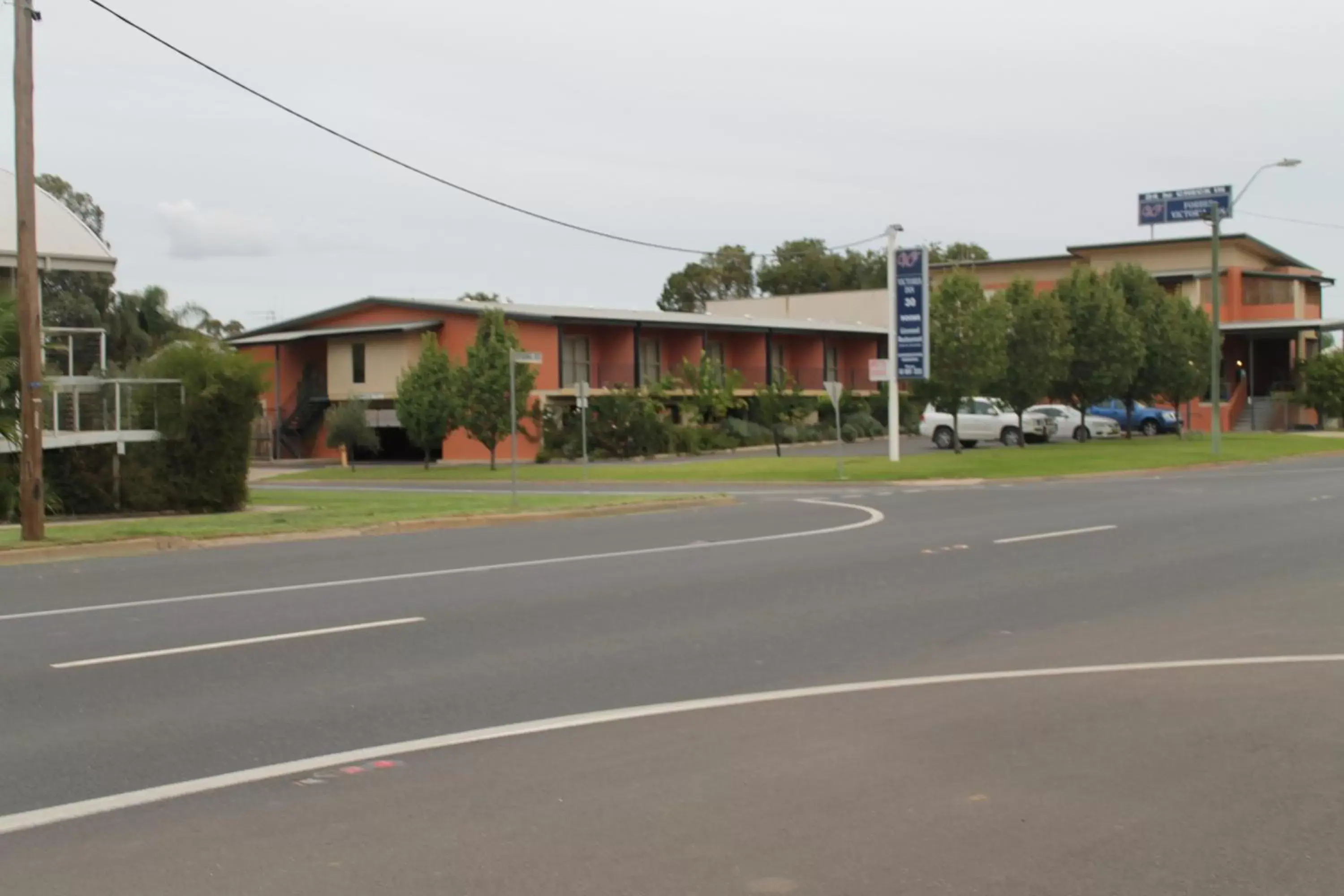 Facade/entrance, Property Building in Forbes Victoria Inn