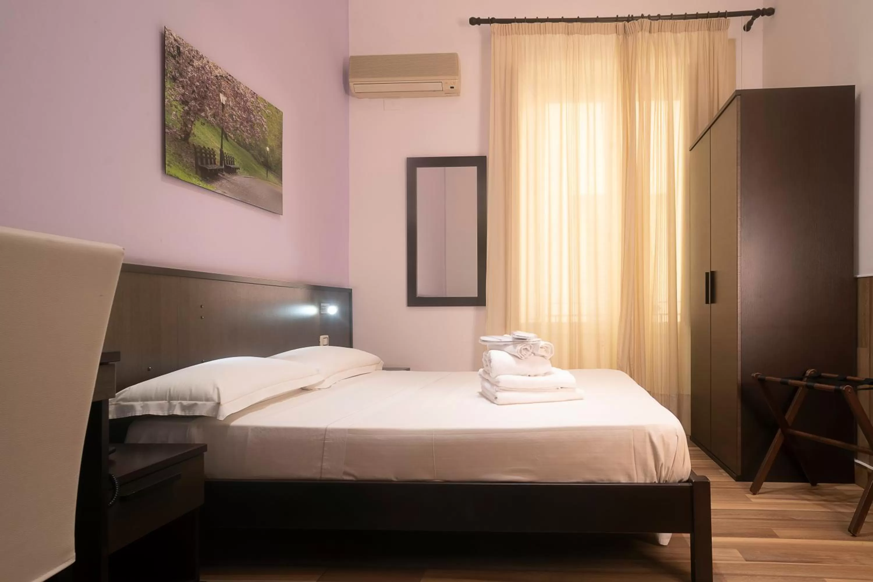 Bedroom, Bed in Hotel Tonic