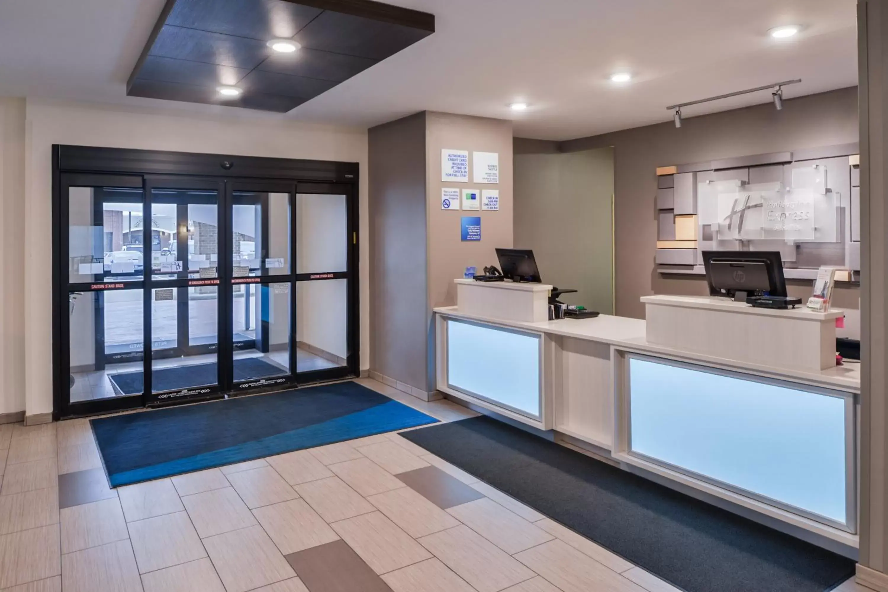 Property building, Lobby/Reception in Holiday Inn Express Hotel & Suites Sioux Falls At Empire Mall, an IHG Hotel