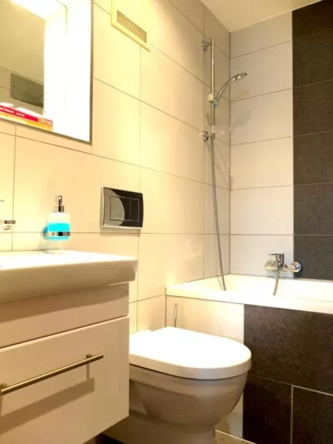 Bathroom in Hotel am Schelztor