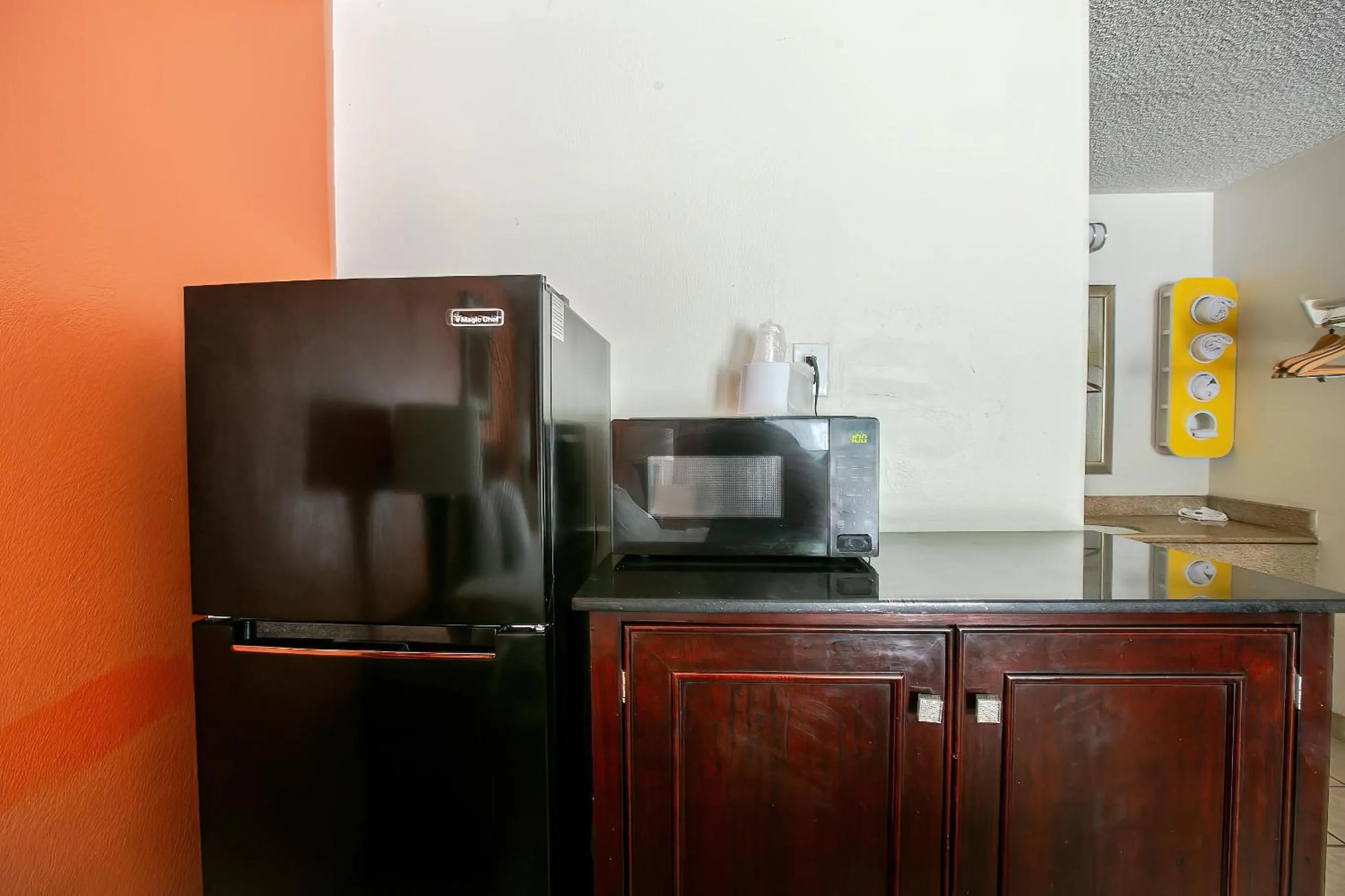 Kitchen or kitchenette in Motel 6-Dayton, OH - Englewood