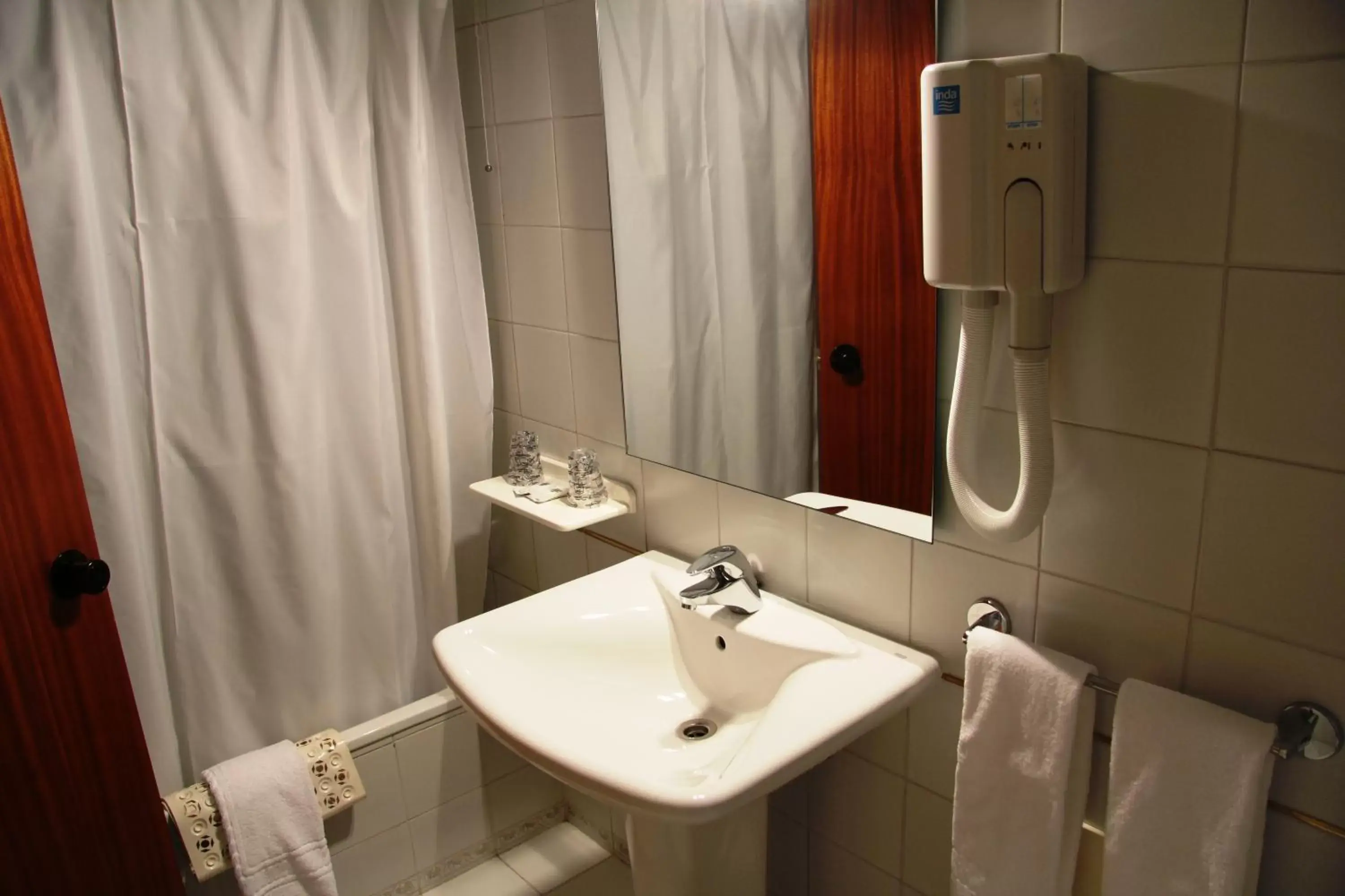 Shower, Bathroom in Hotel de Arganil