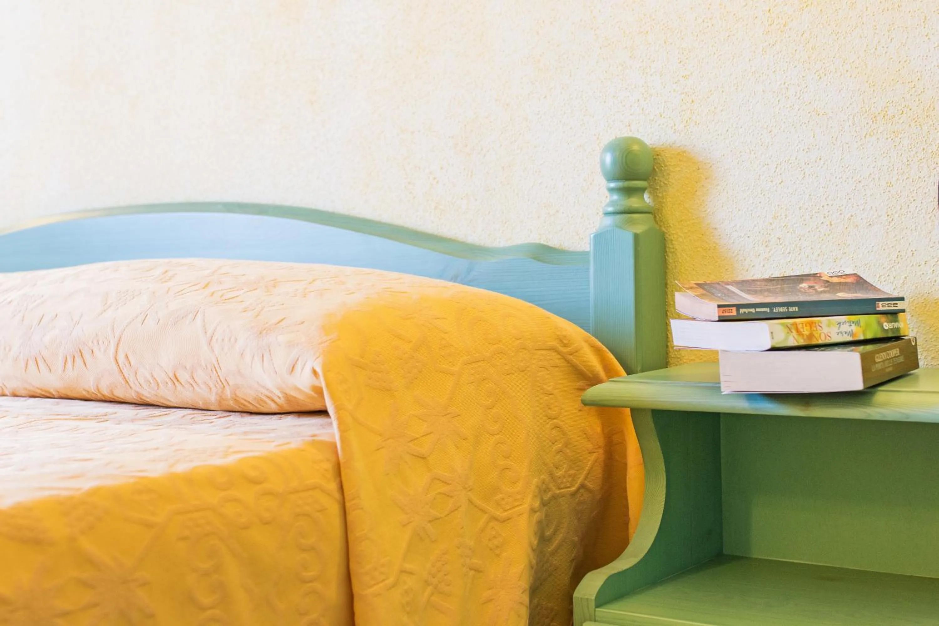 Decorative detail, Bed in Albergo Residenziale Gli Ontani