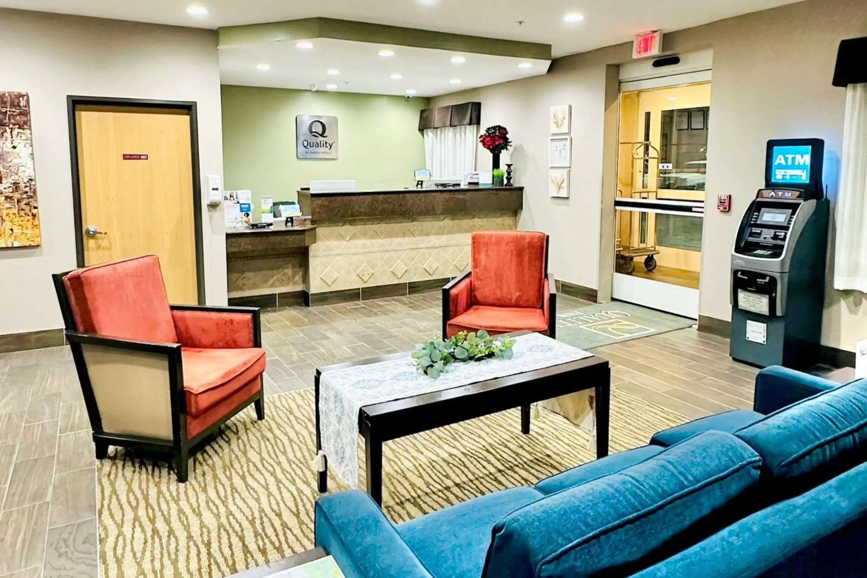 Seating area, Lobby/Reception in Quality Inn & Suites
