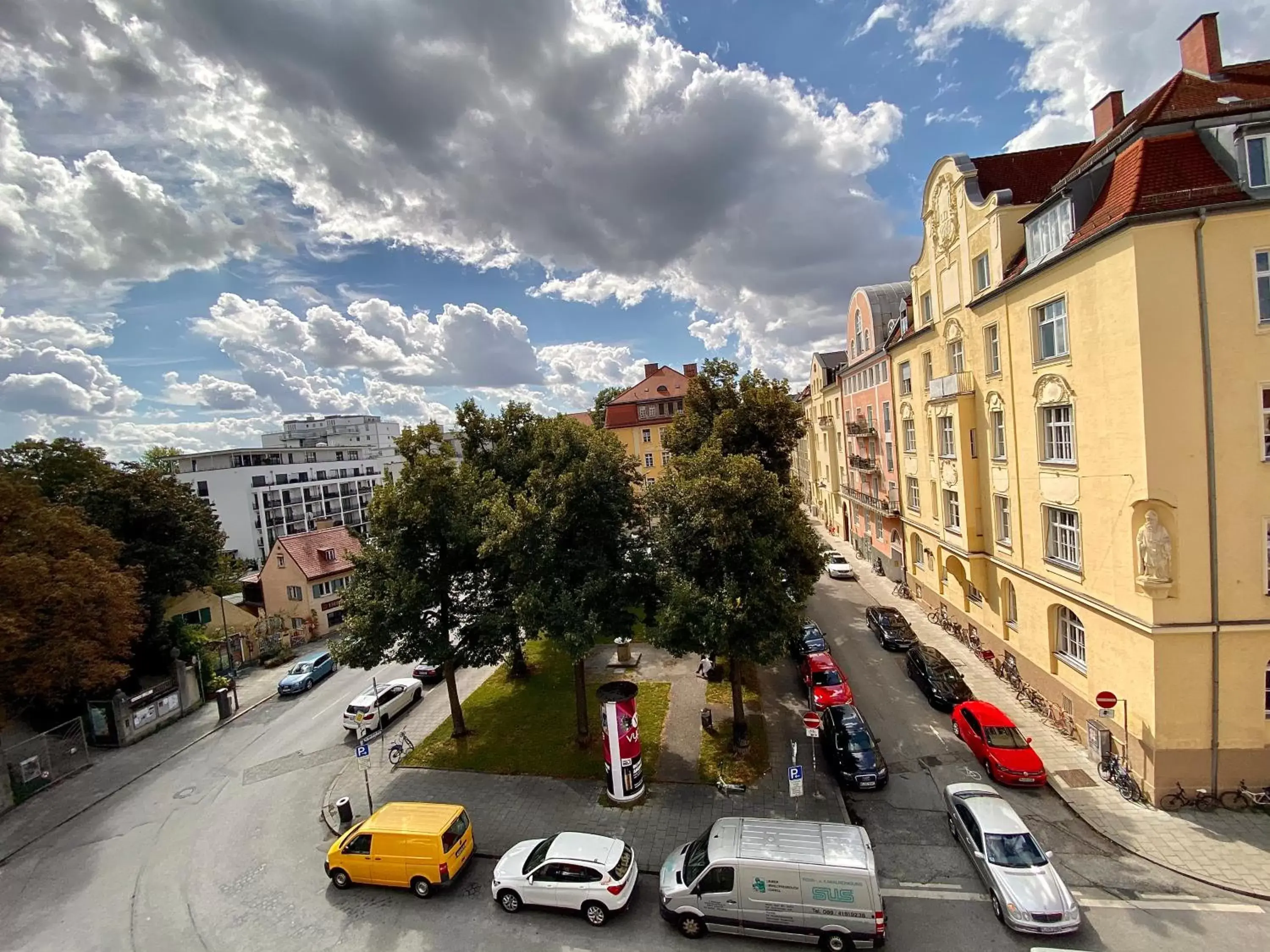 Quiet street view in Das Nikolai Hotel