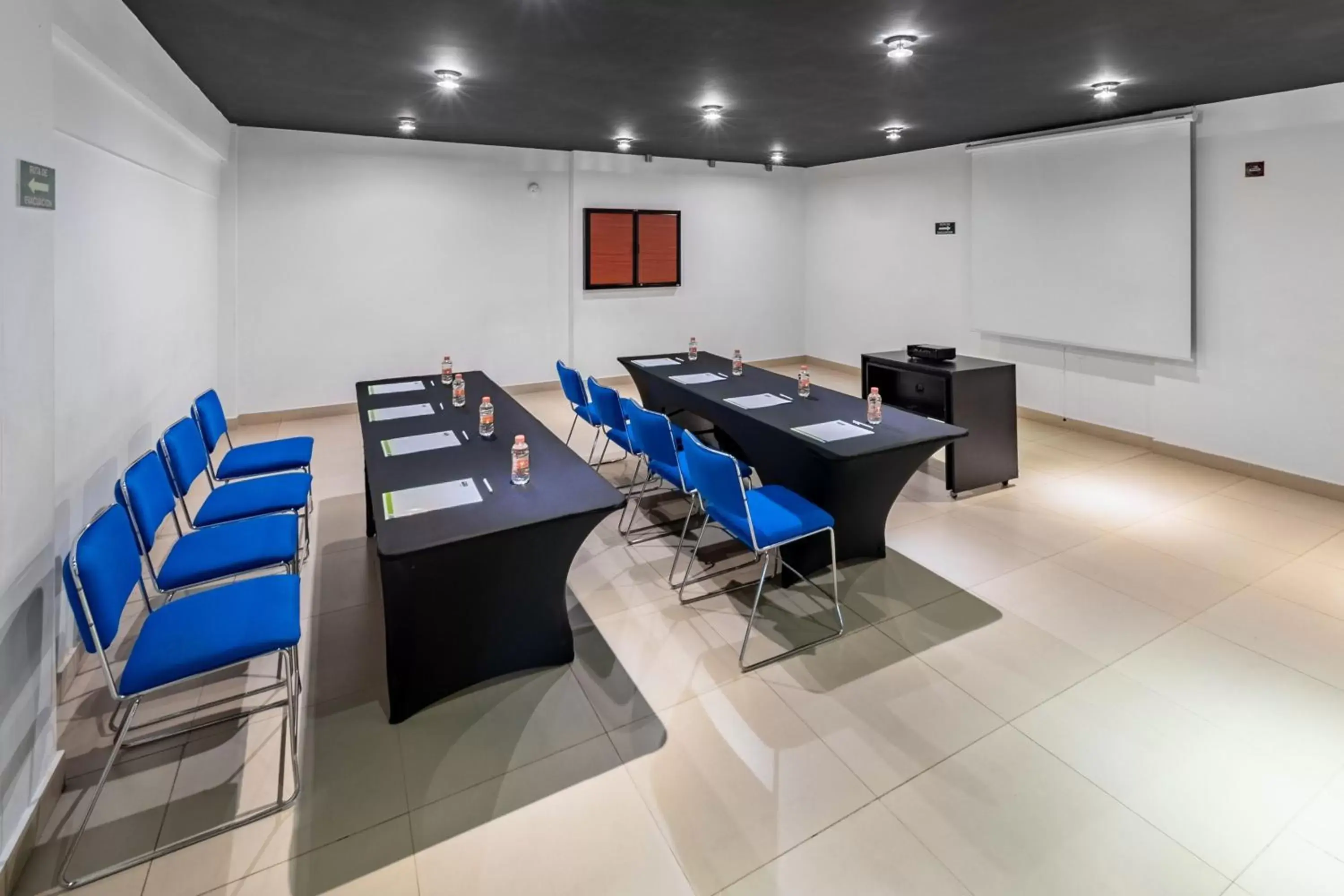 Meeting/conference room in City Express Junior by Marriott Veracruz Aeropuerto