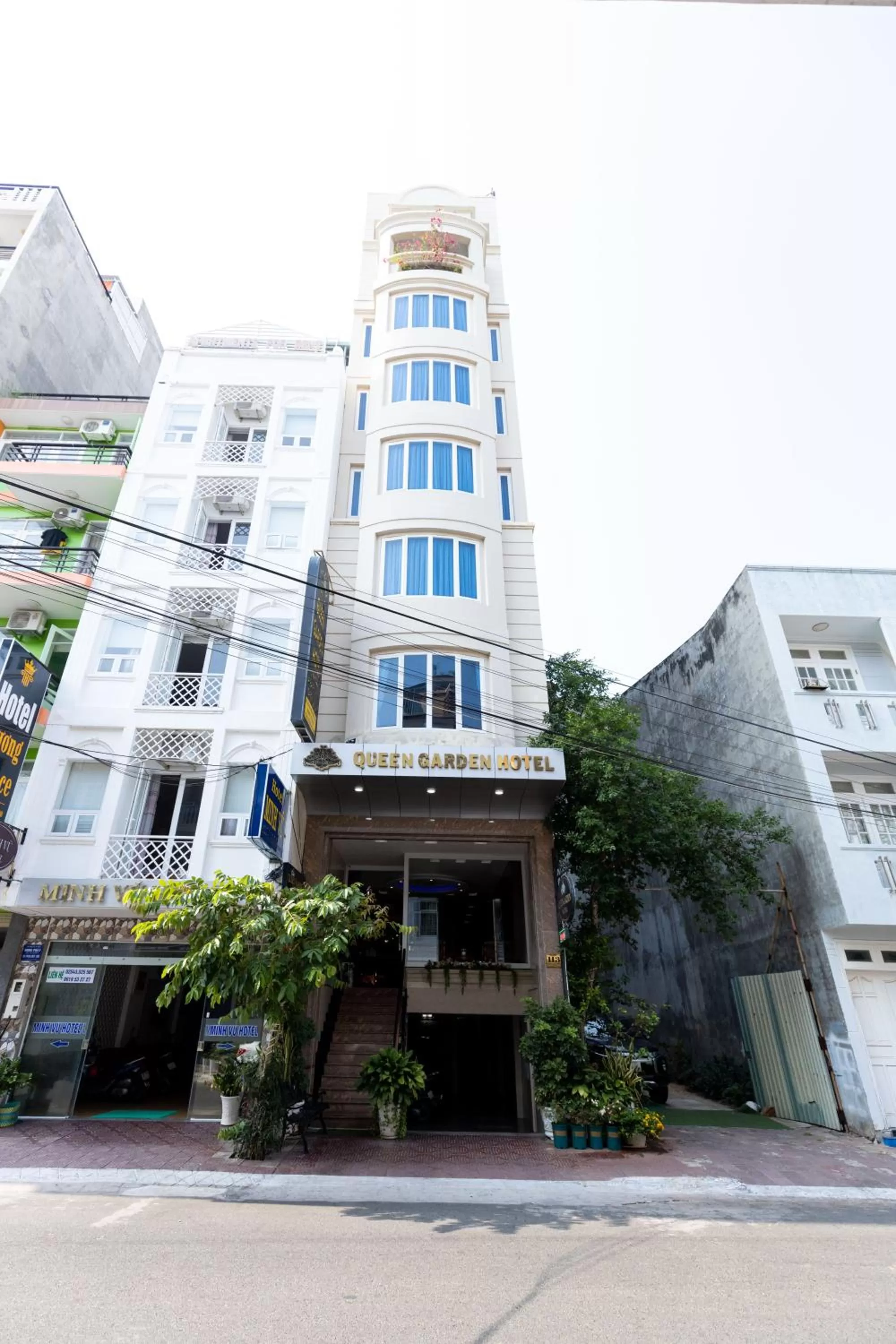 Property building in Queen Garden Hotel & Apartment