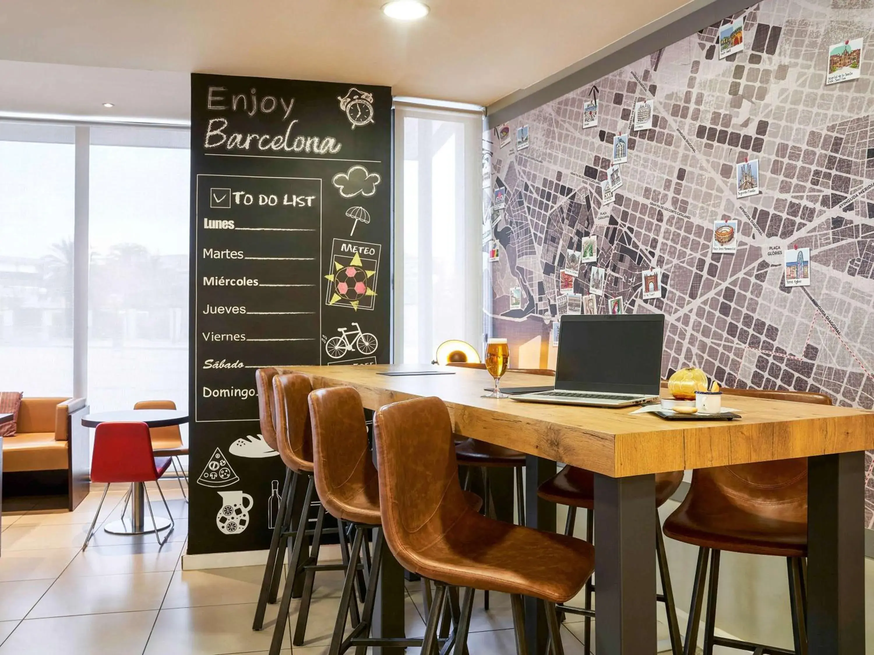 Restaurant/places to eat in Ibis Barcelona Meridiana