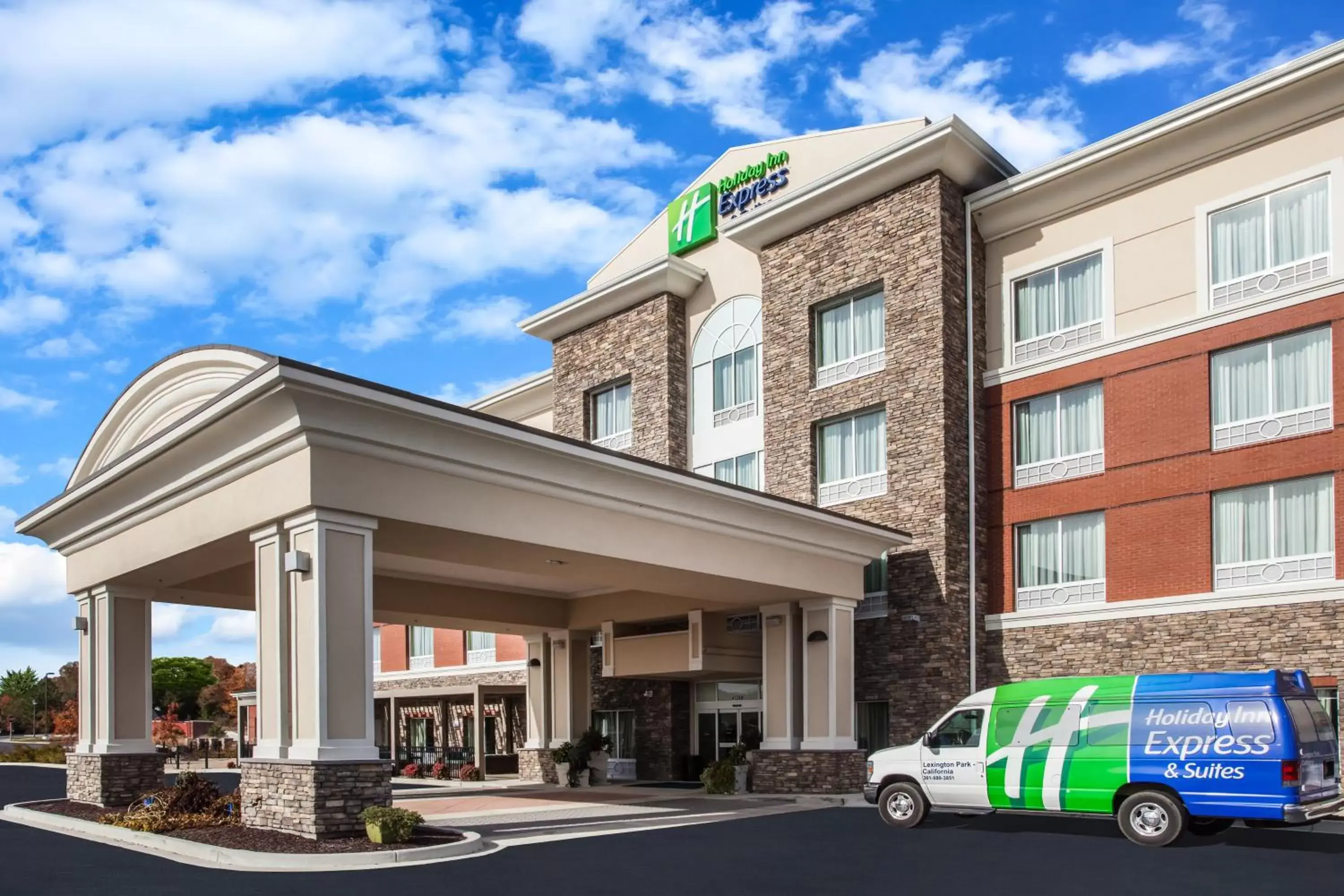 Property Building in Holiday Inn Express & Suites Lexington Park California, an IHG Hotel