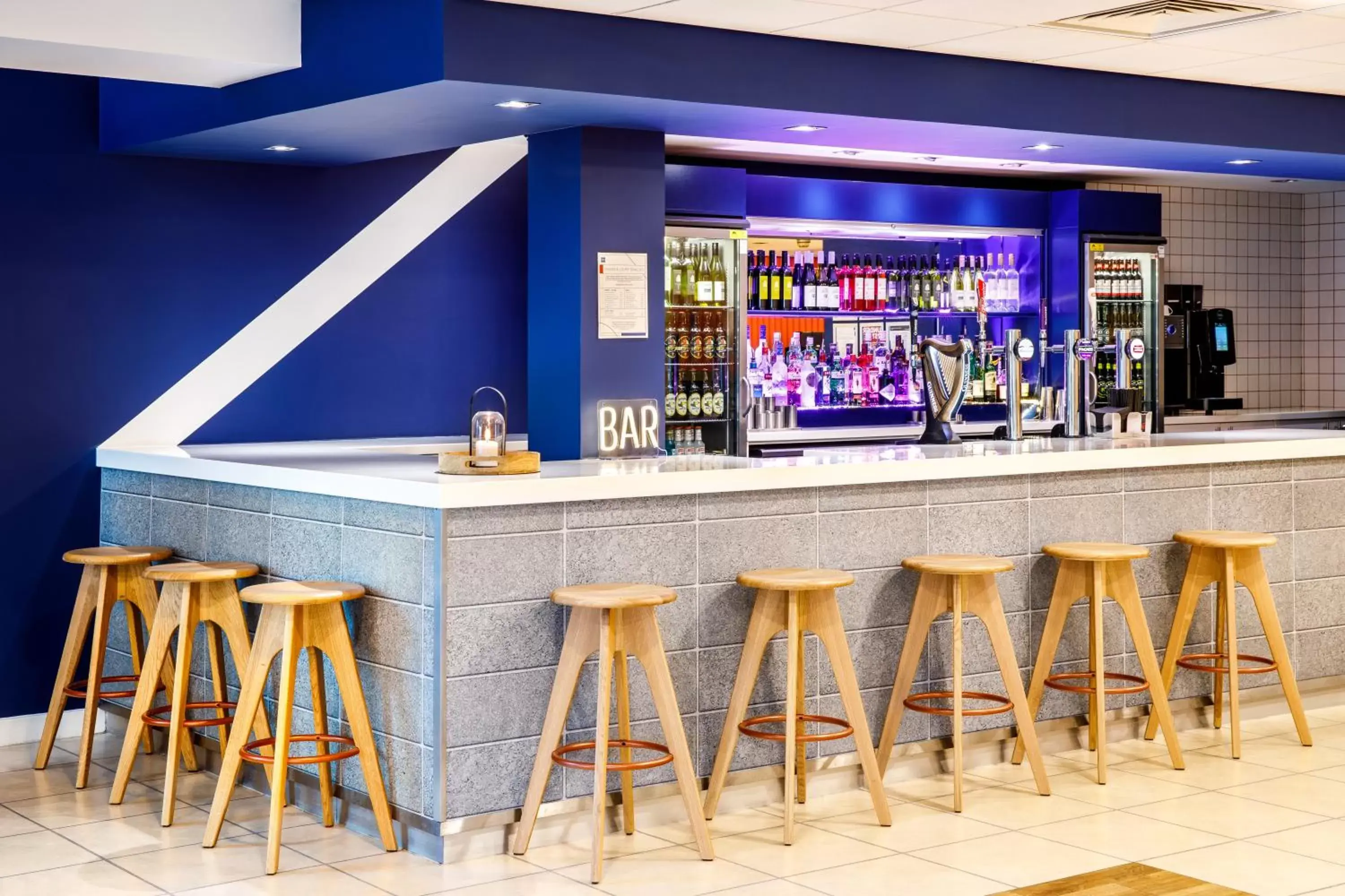 Restaurant/places to eat, Lounge/Bar in ibis budget London Heathrow Central