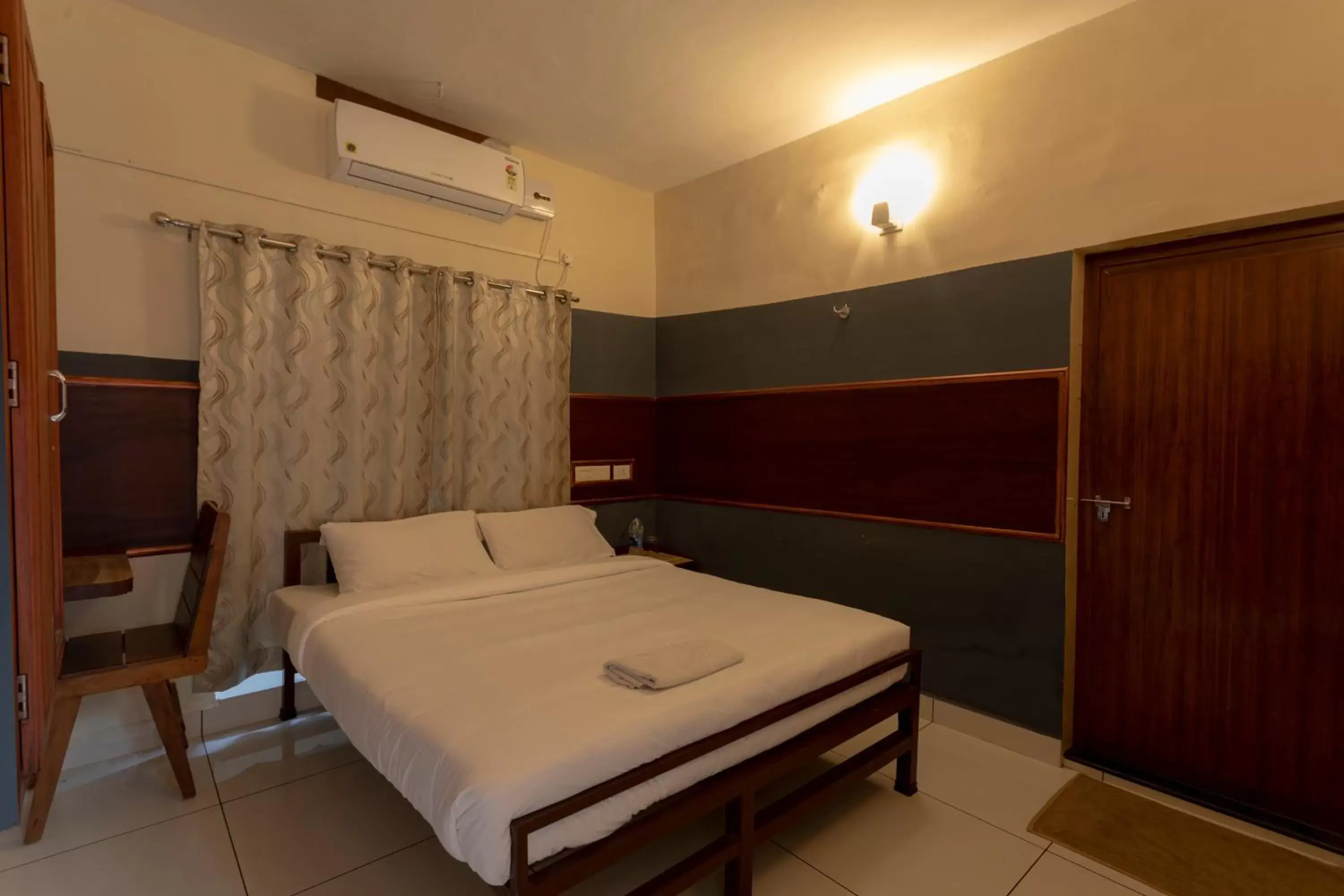 Photo of the whole room, Bed in JK Lodge Photo of the whole room, Bed in JK Lodge