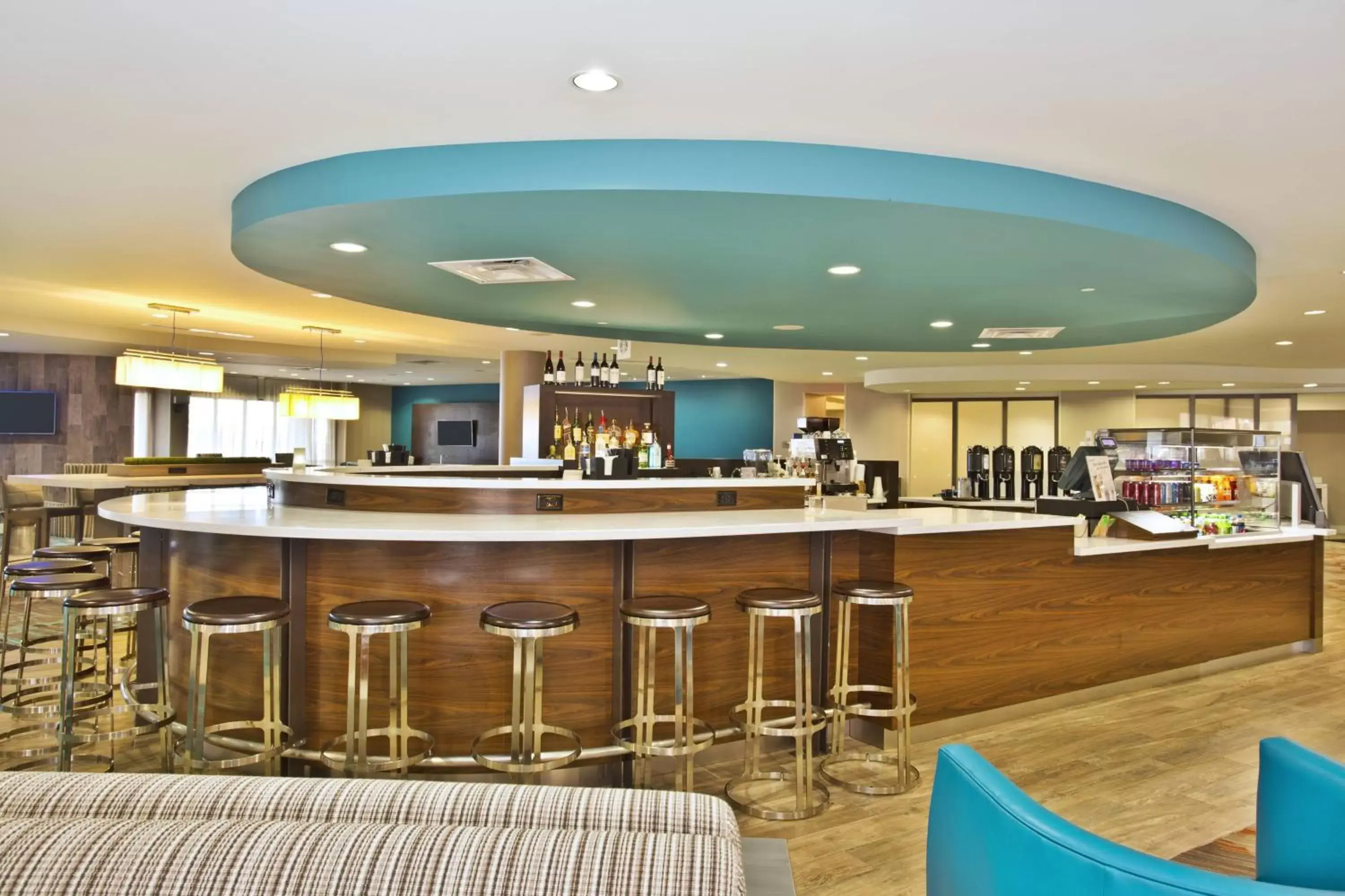 Restaurant/places to eat, Lounge/Bar in Courtyard by Marriott Gulfport Beachfront