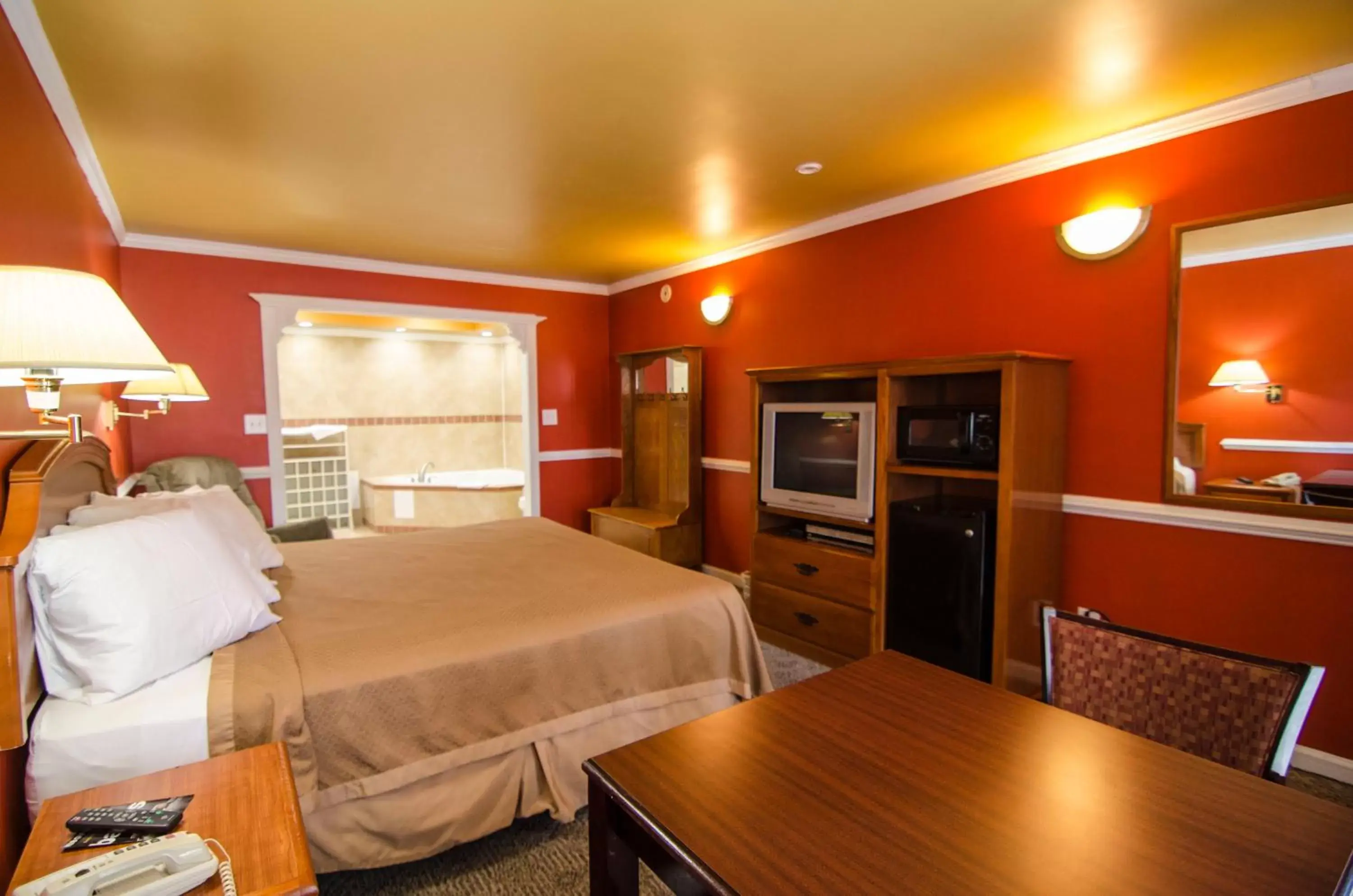 Bed in Sunset Inn Bed in Sunset Inn