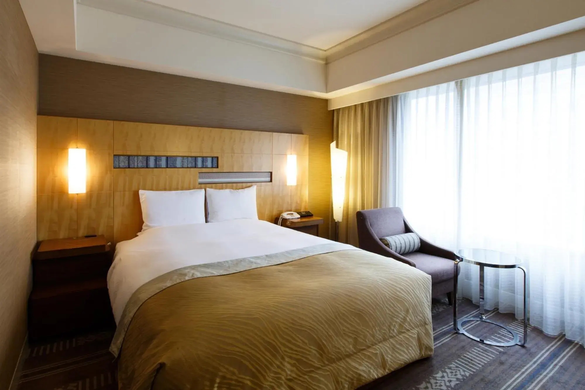 Photo of the whole room, Bed in Hotel Okura Fukuoka